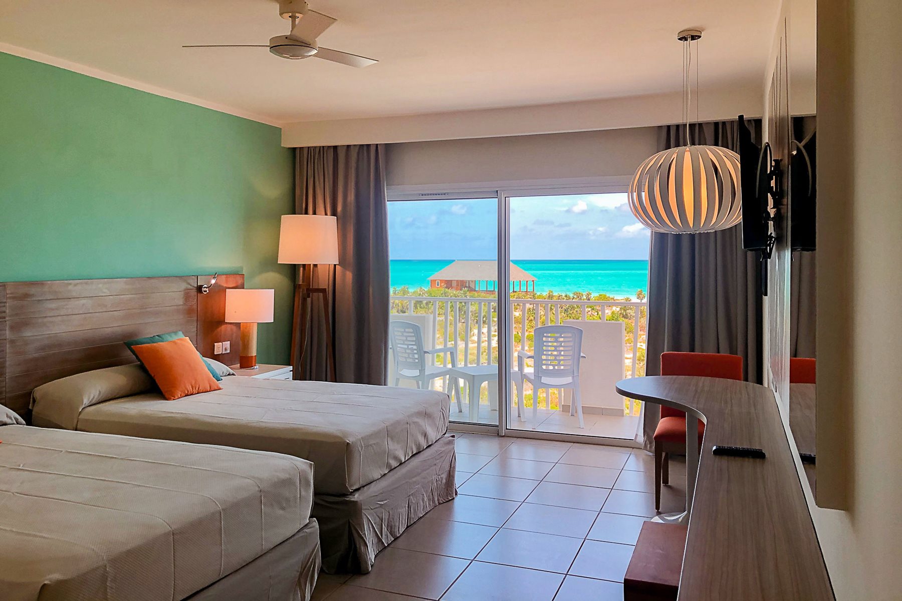 CCC-Valentin-Cayo-Cruz-Room-Deluxe-Ocean-View-001