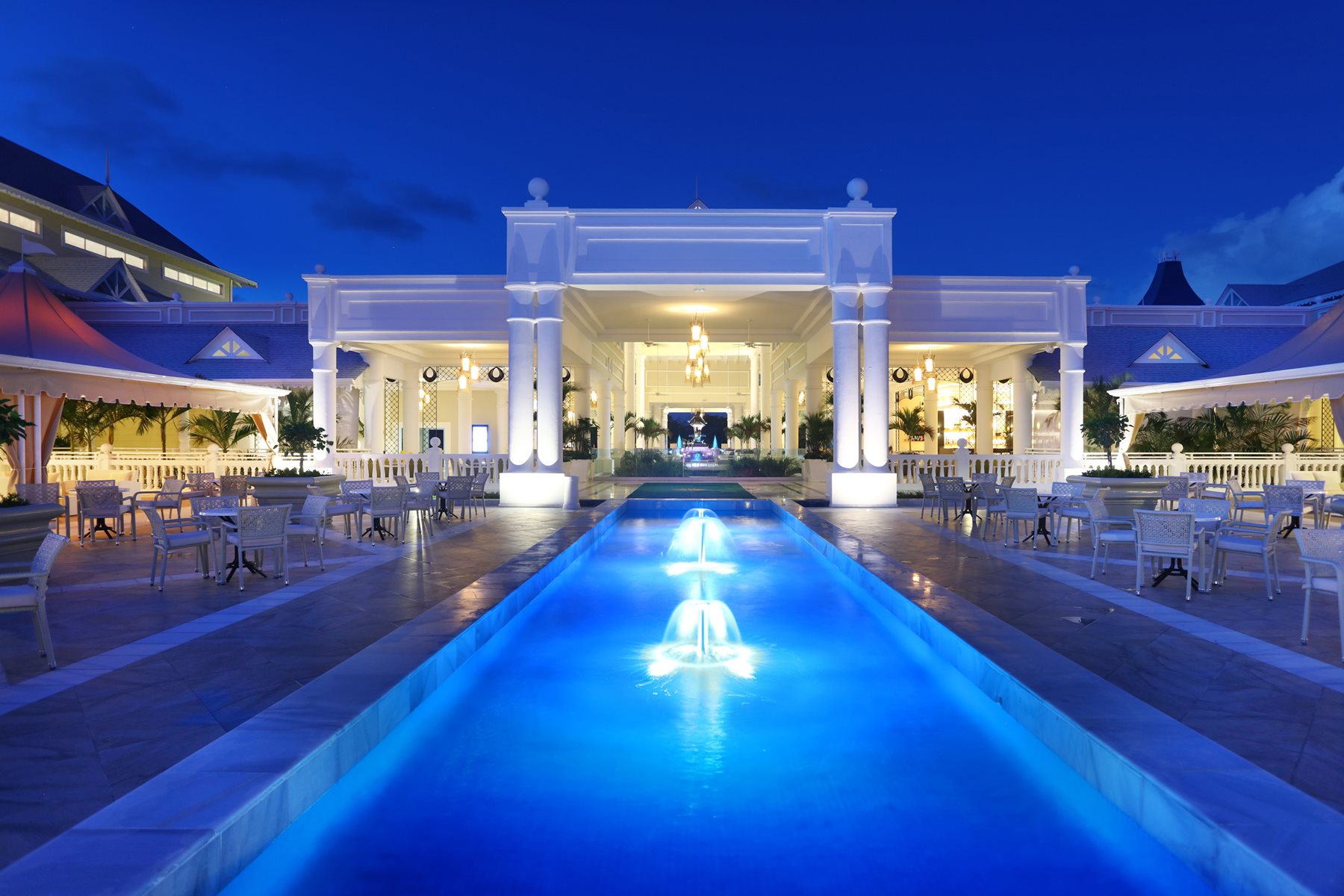 Luxury-Bahia-Principe-Fantasia-Lobby-003