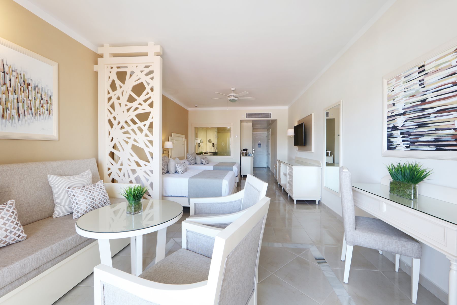 PUJ-Fantasia-Bahia-Principe-PUJ-Room-Jr-Suite-Deluxe-Castle-View-005
