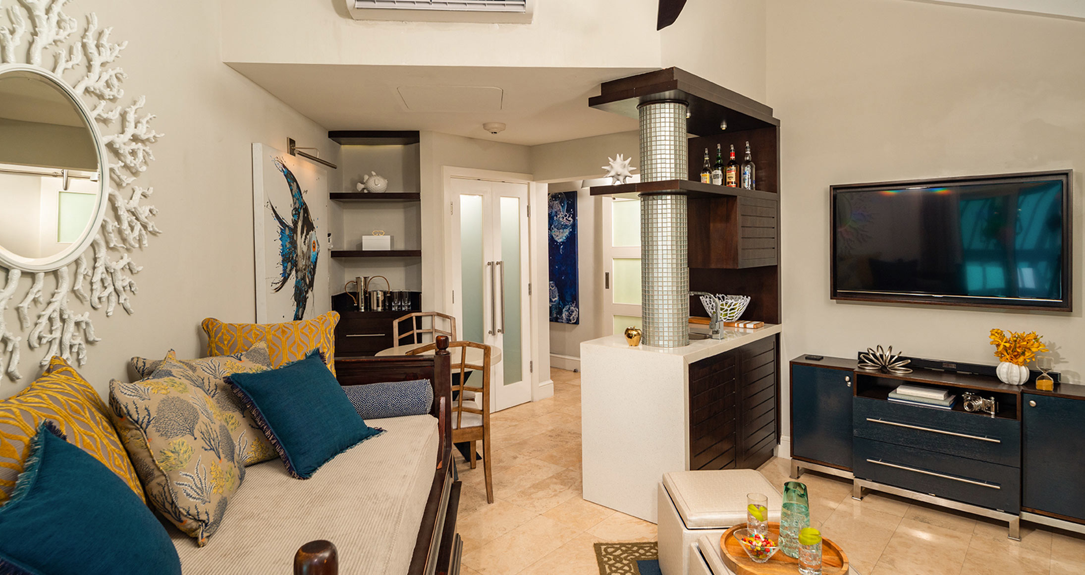 suite-living-room-2