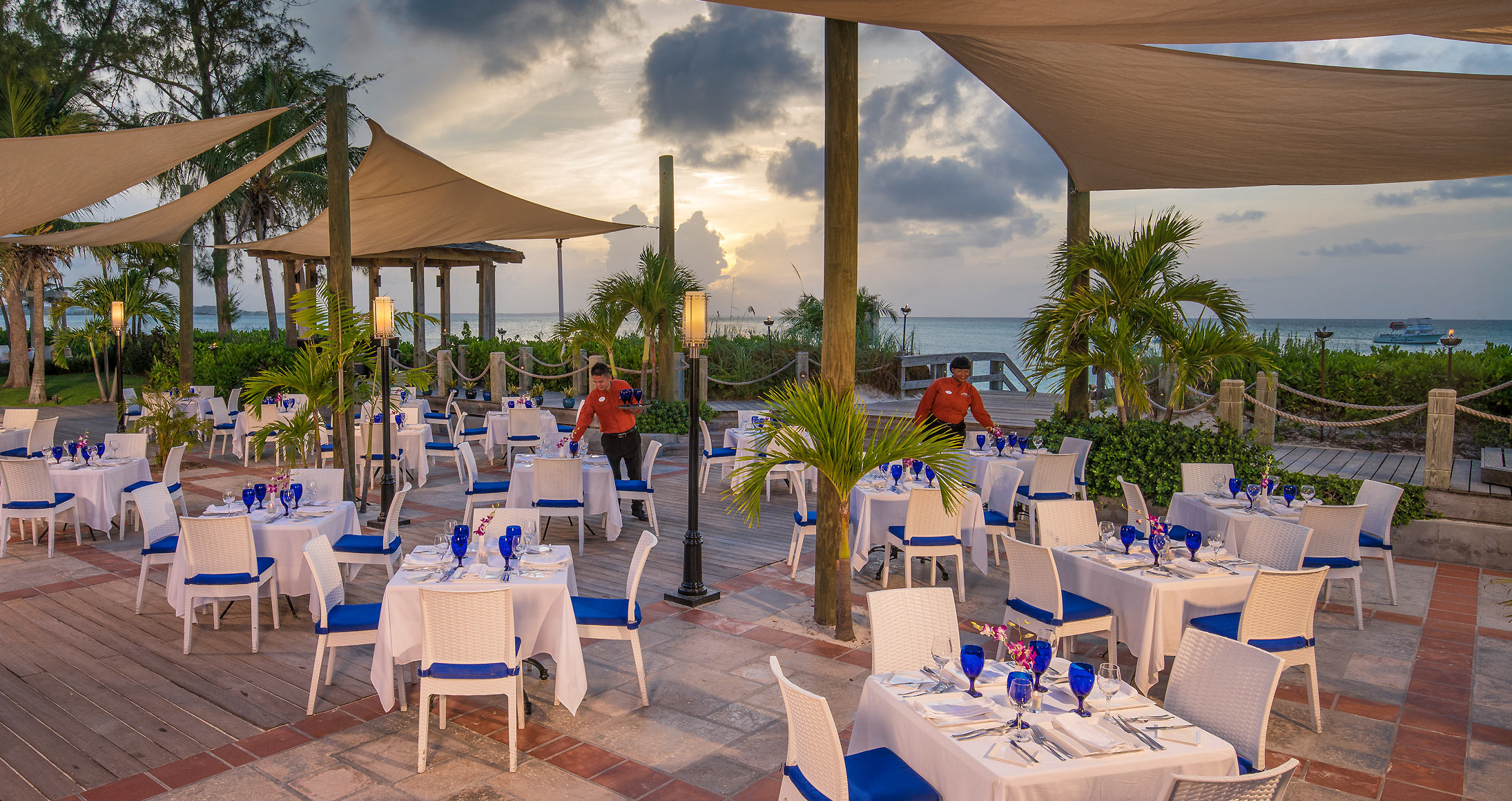 waiters-restaurant