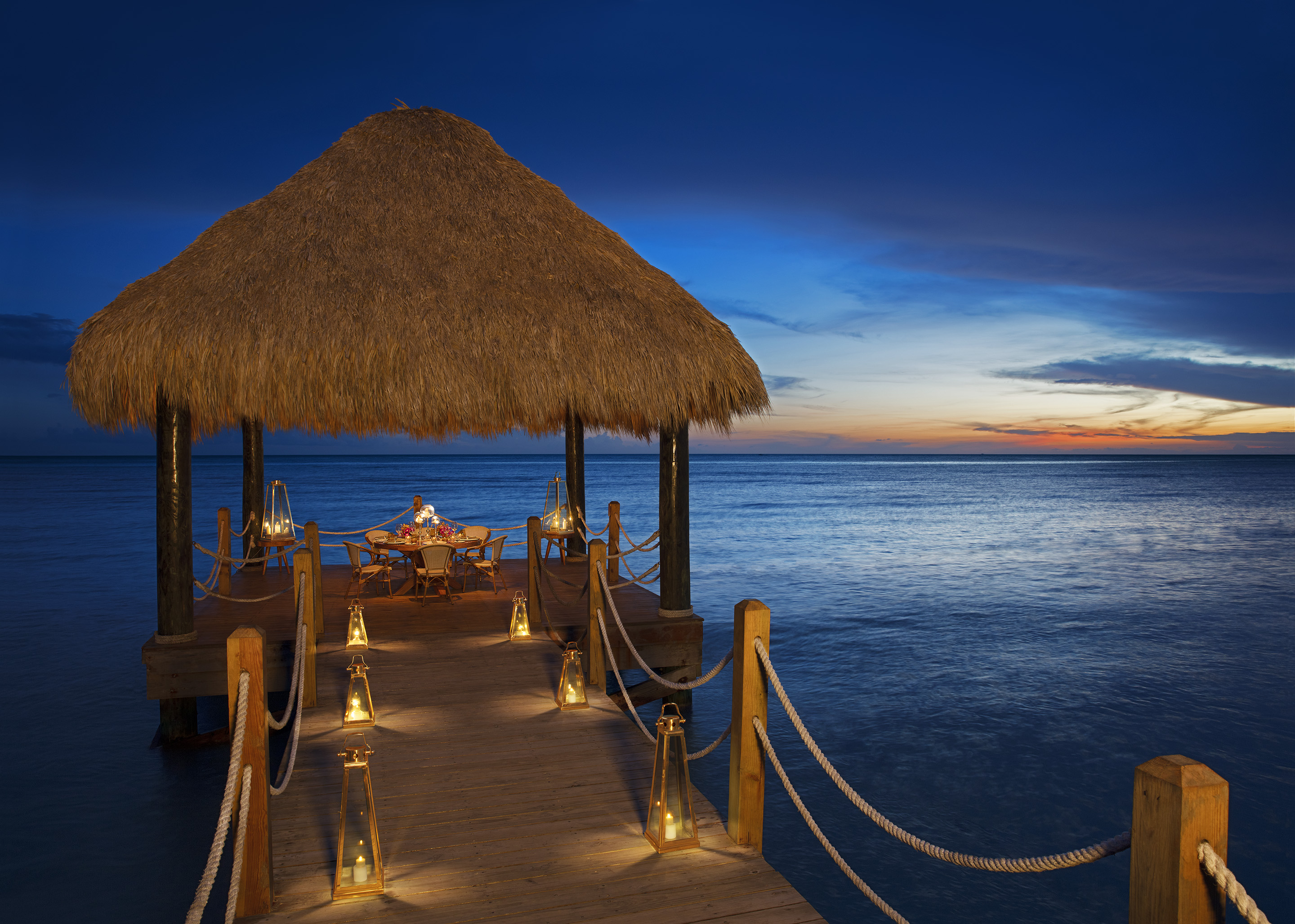 DREDL-Ext-FamilyDinner-Pier-1-RGB