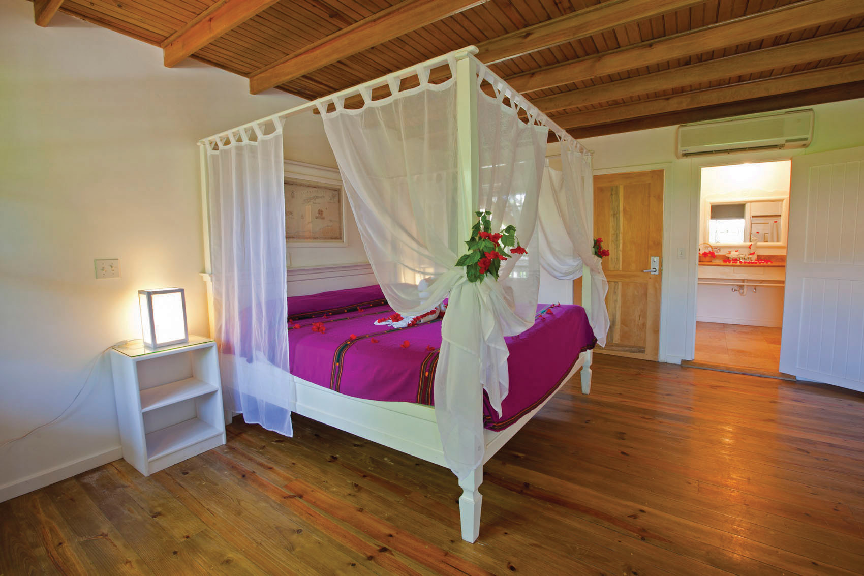 Henry-Morgan-Beach-Resort-Room-005-Eco