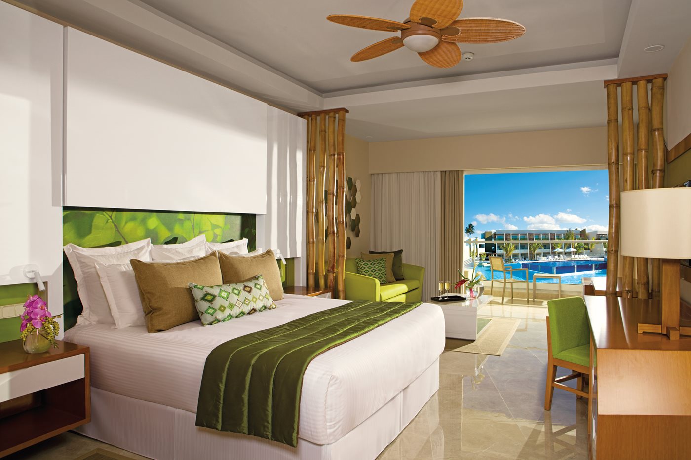 NNow-Onyx-Room-004-Preferred-Club-Junior-Suite-Pool-View-AR