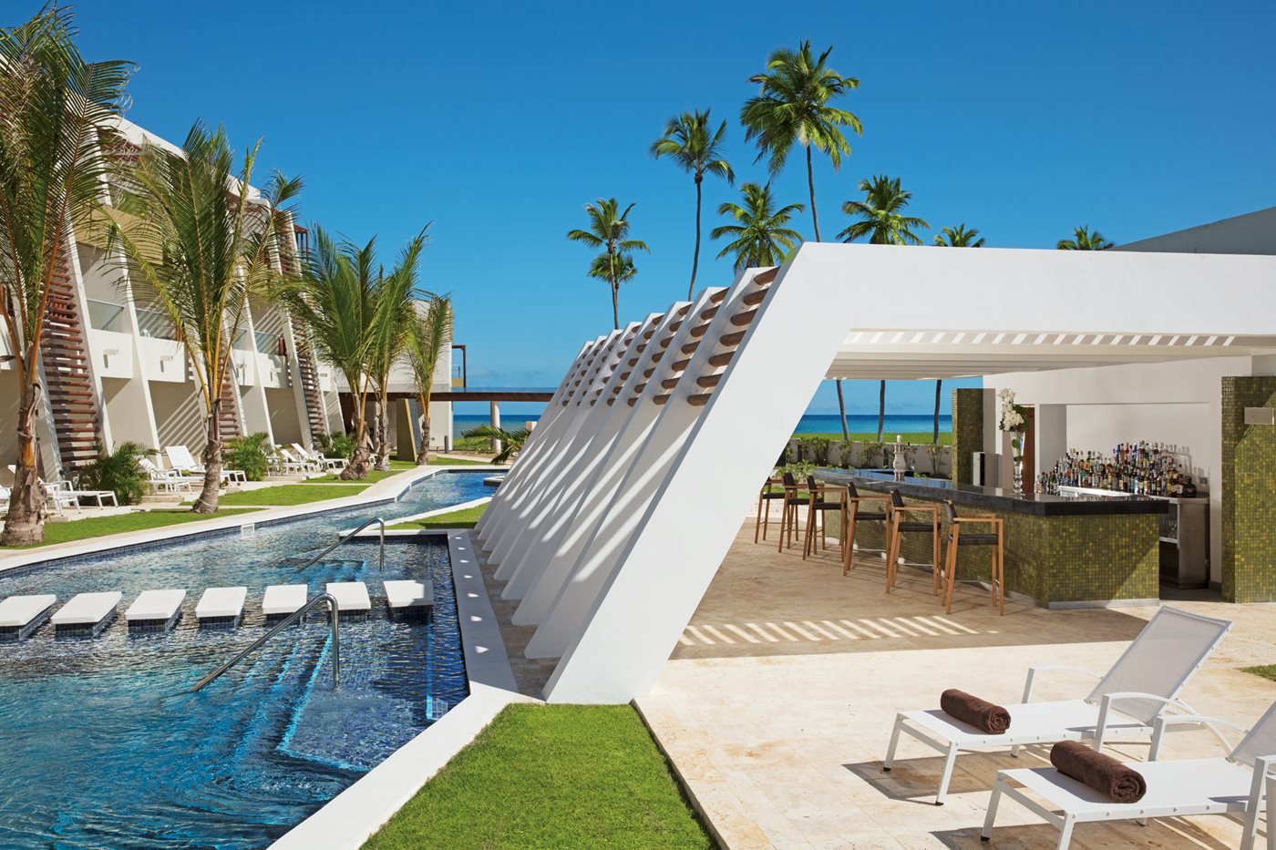 Now-Onyx-Pool-003-AR