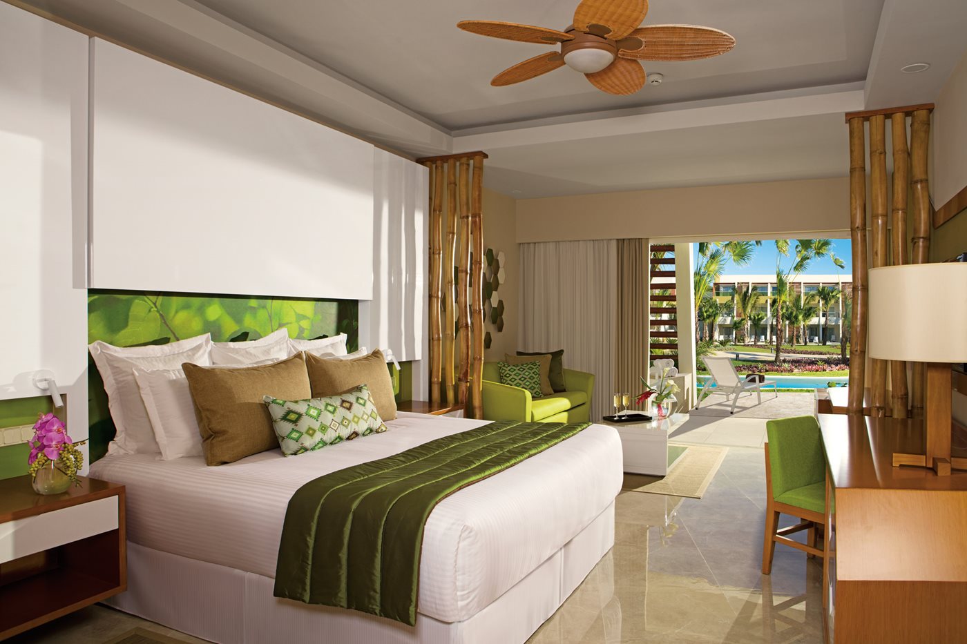 PUJ-Now-Onyx-Junior-Suite-Swim-Up-King