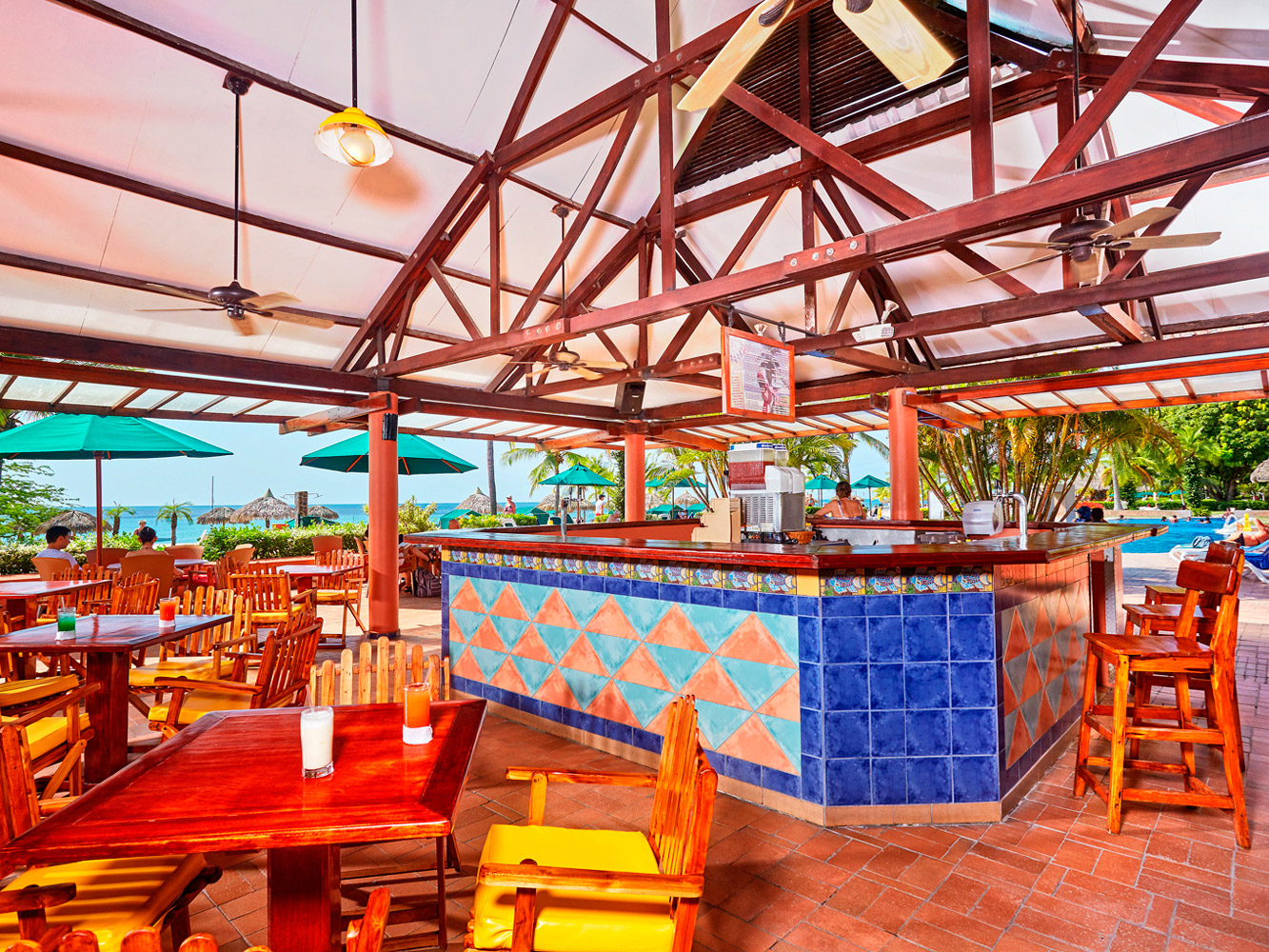 Royal-Decameron-Panama-Bar-005-El-Cayuco