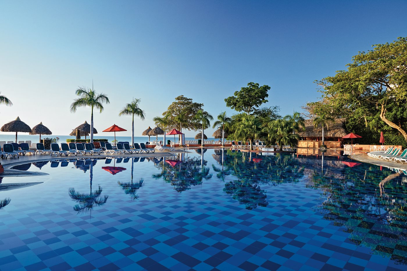 Royal-Decameron-Panama-Pool-003