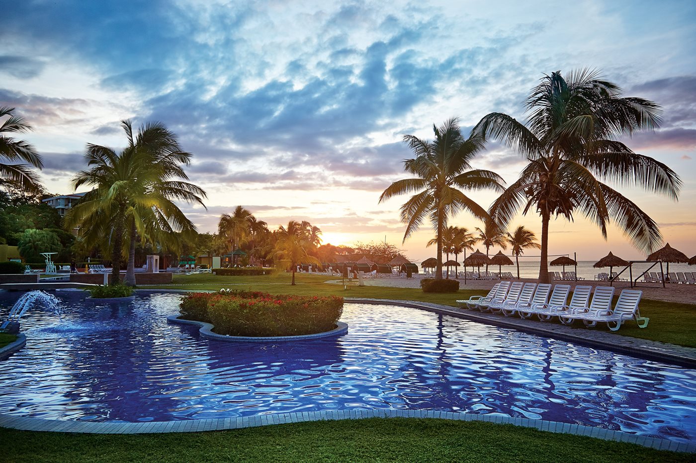 Royal-Decameron-Pool-001