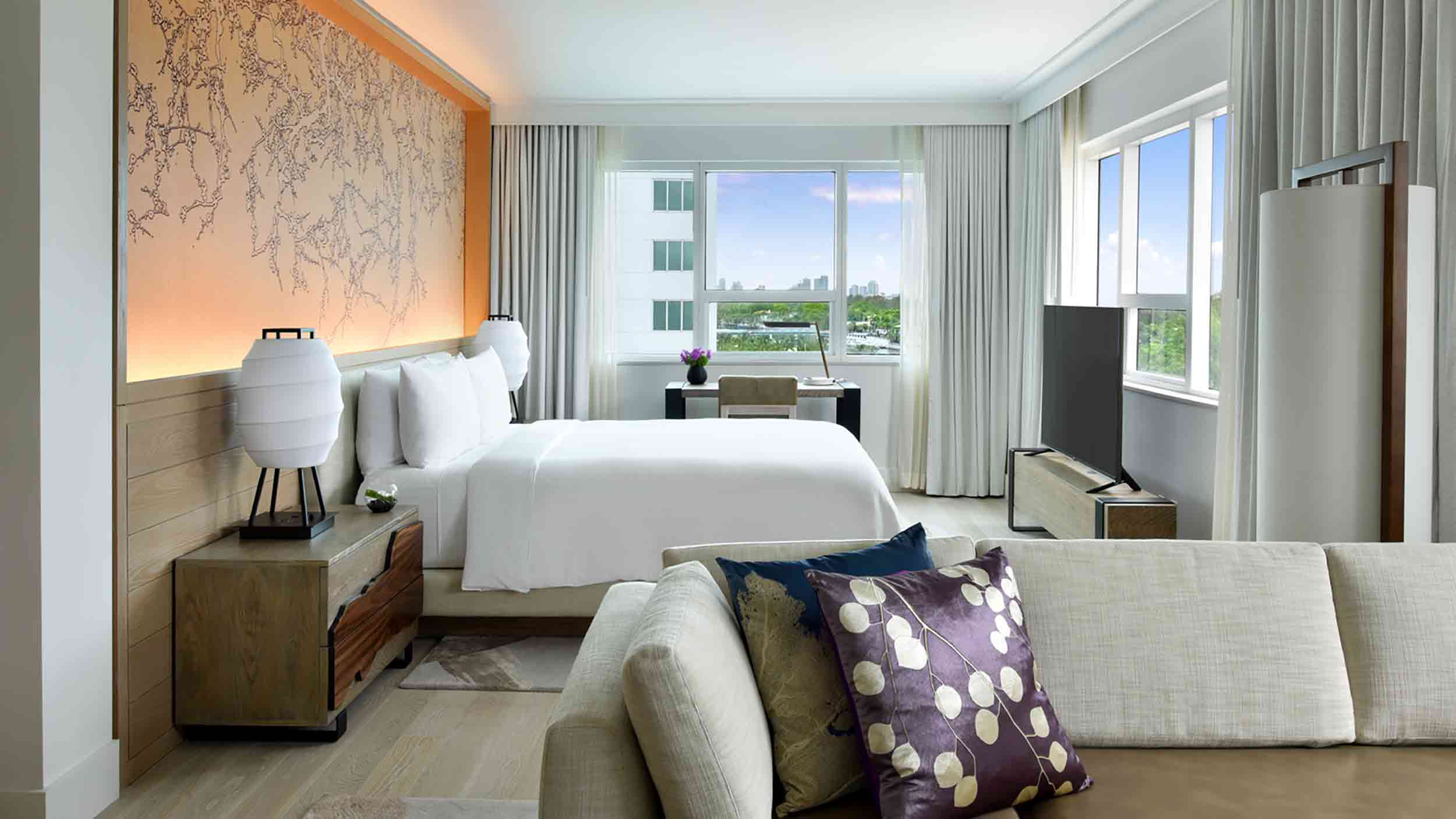 2500x1406-rooms-jr-suite-bay-view-king-bed