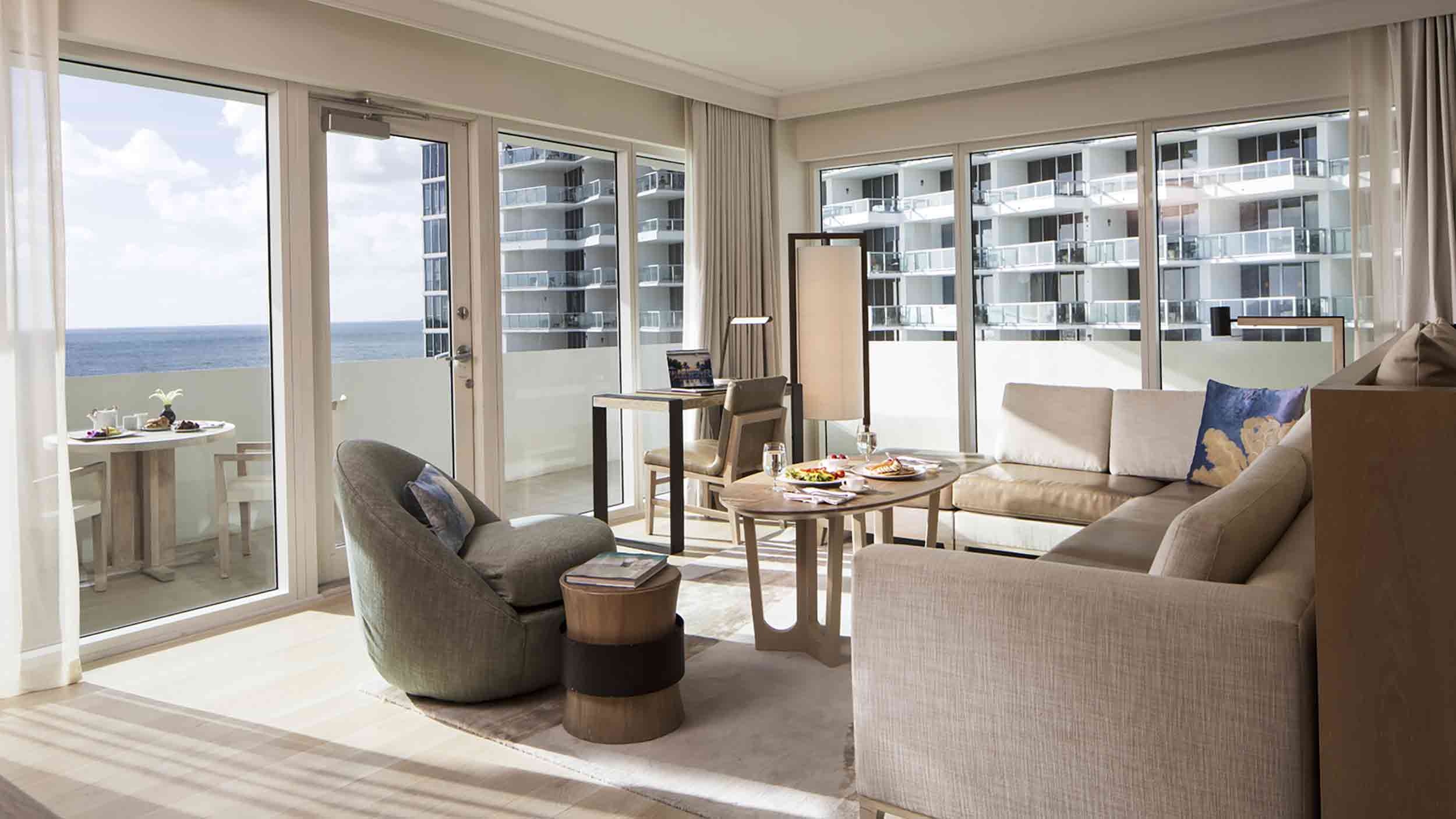 2500x1406-rooms-zen-suite-seating-area-breakfast-on-table