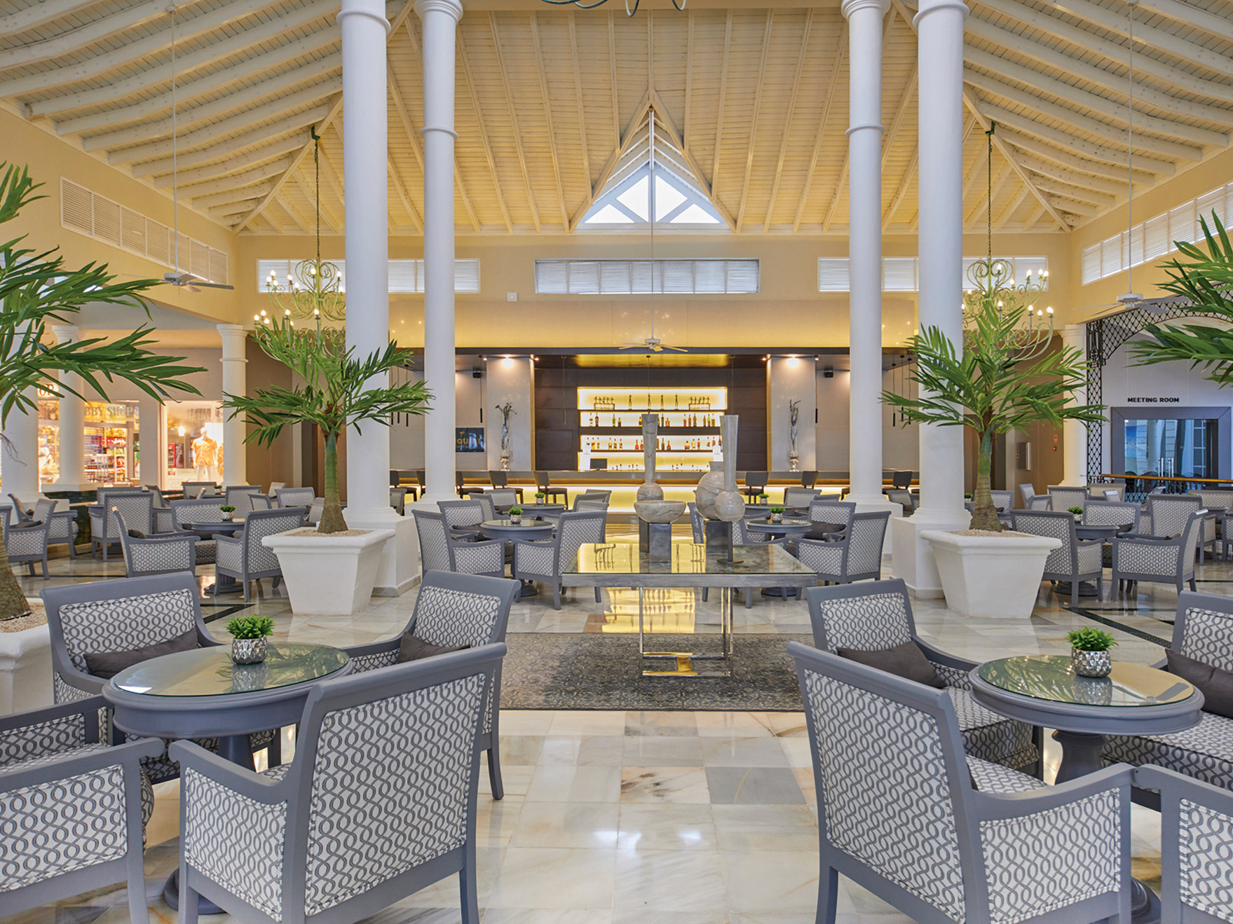 Luxury-Bahia-Principe-Ambar-Bar-002-Daiquiri