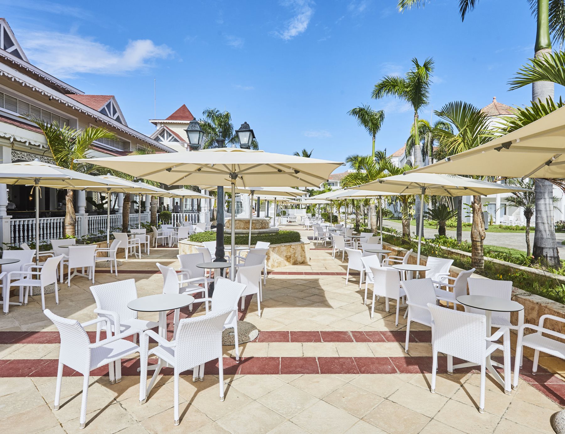 PUJ-Luxury-Bahia-Principe-Ambar-Bar-Coffee-Shop-001