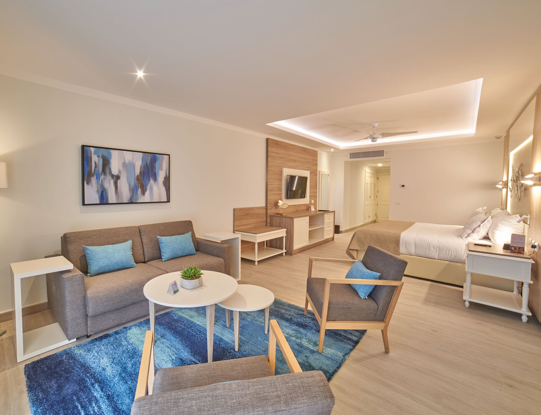 PUJ-Luxury-Bahia-Principe-Ambar-Blue-Room-Junior-Suite-Swim-Up-001