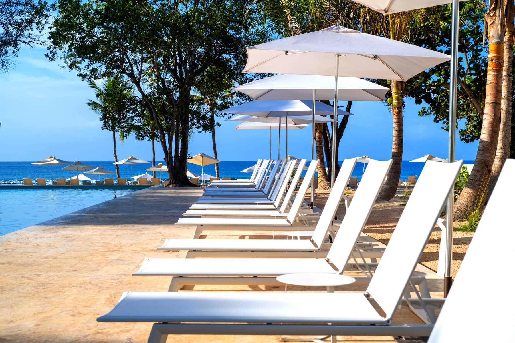 family-pool-minitas-beach-lounge-chairs