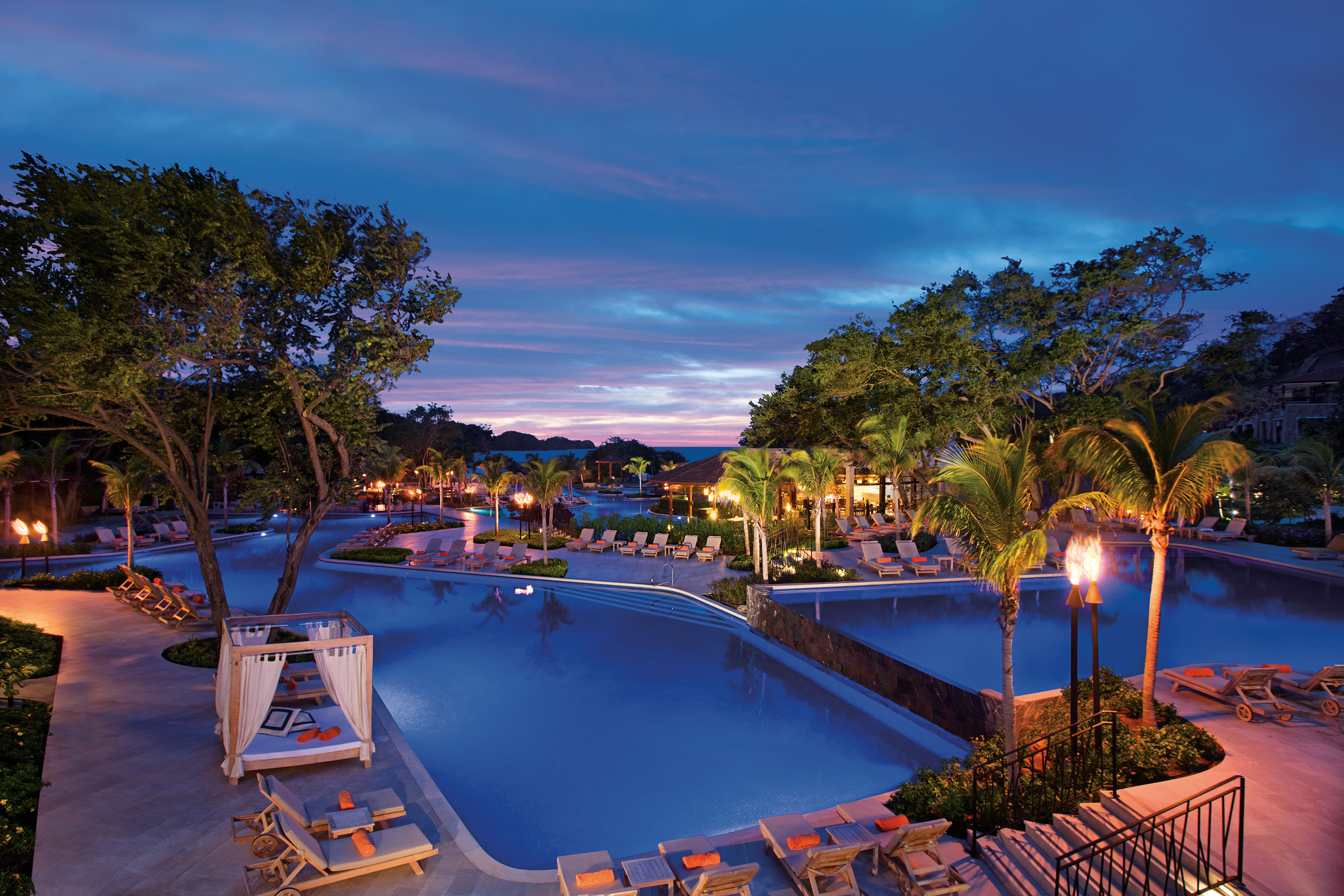 DRELM_EXT_Pool_Night_Torches2_3