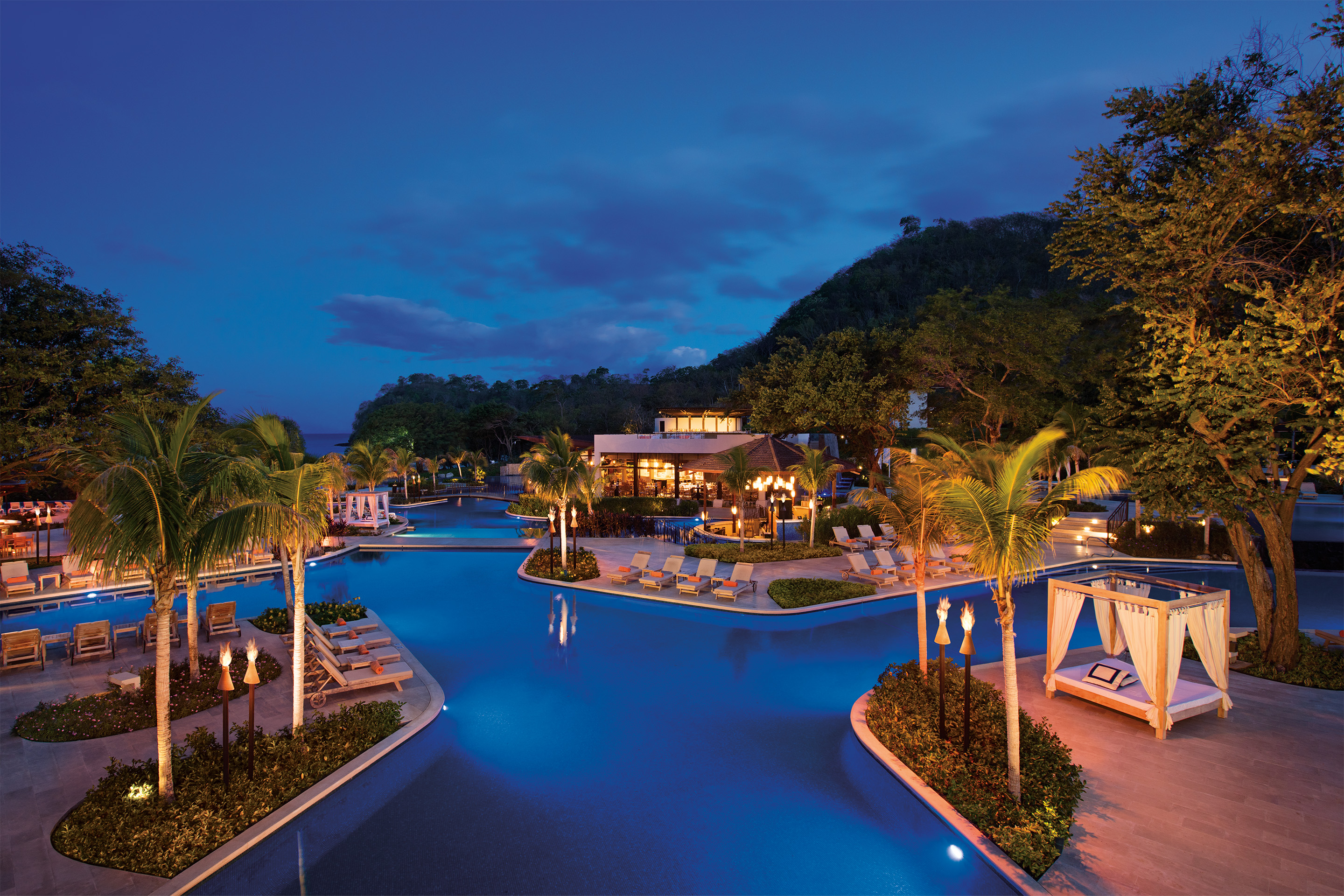 DRELM_EXT_Pools_Night_Torches1_2A