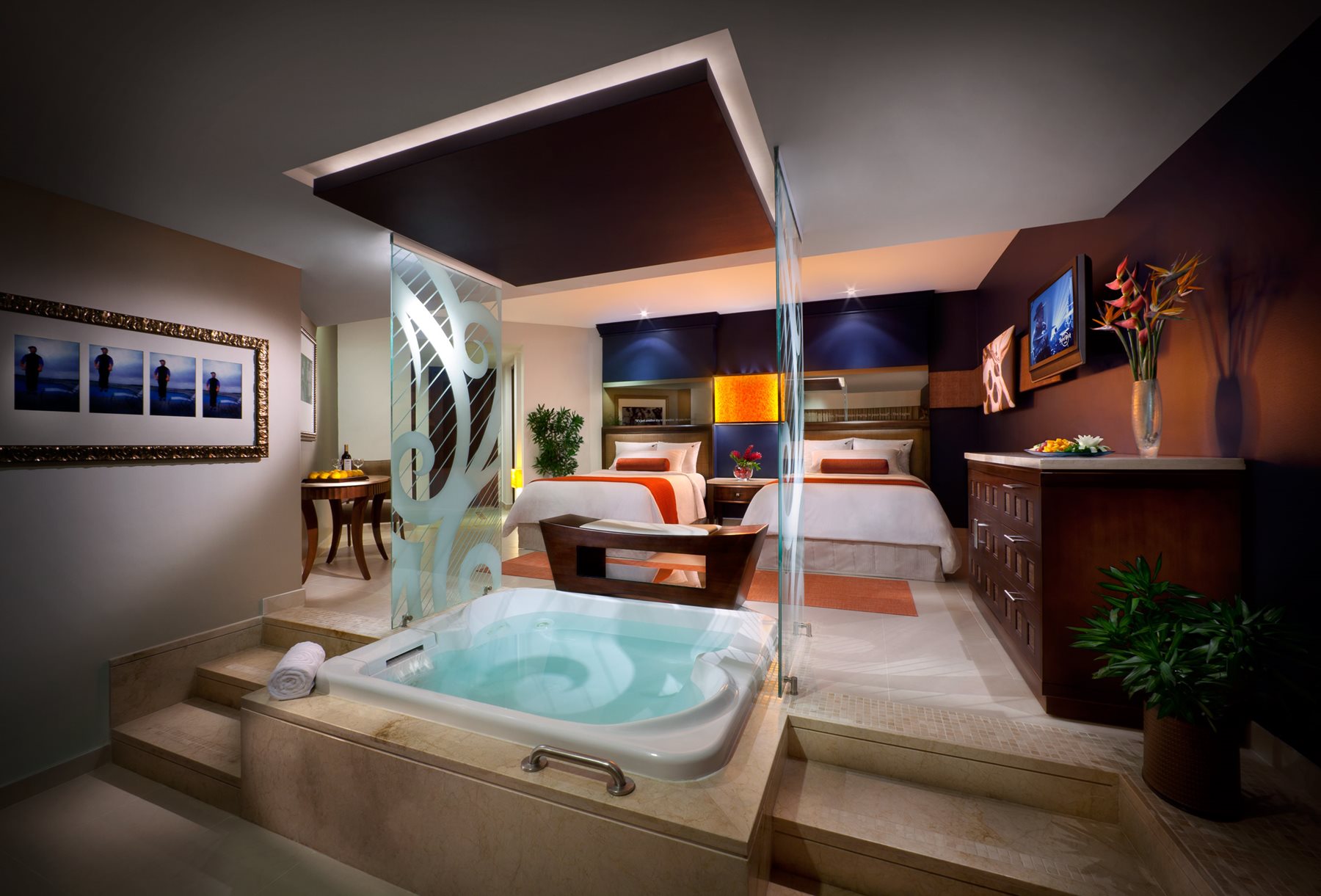Hard-Rock-Hotel-Casino-Room-013-Caribbean-Suite