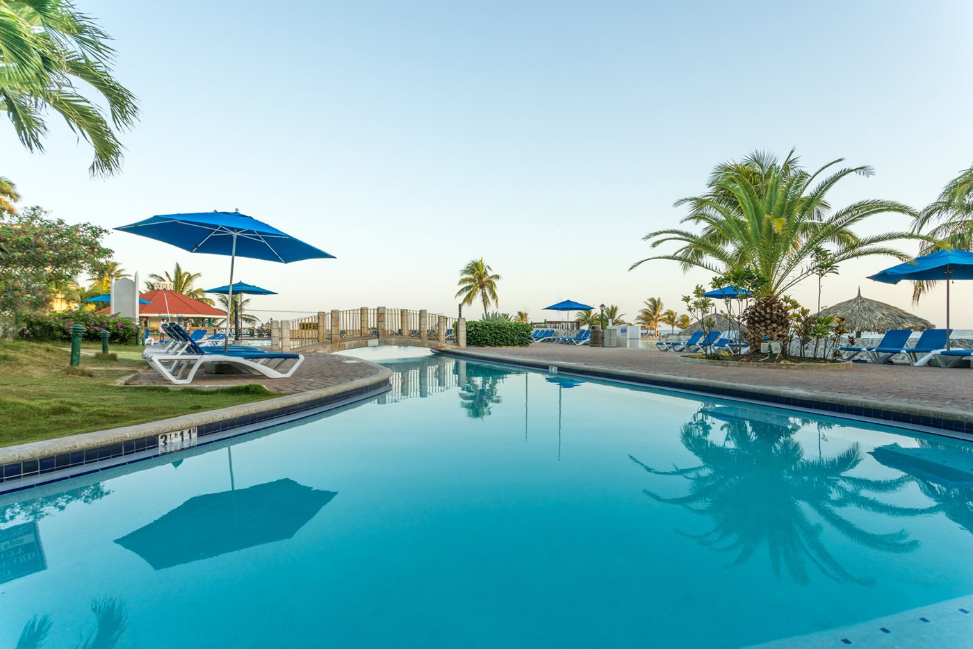 Holiday-Inn-SunSpree-Pool-001
