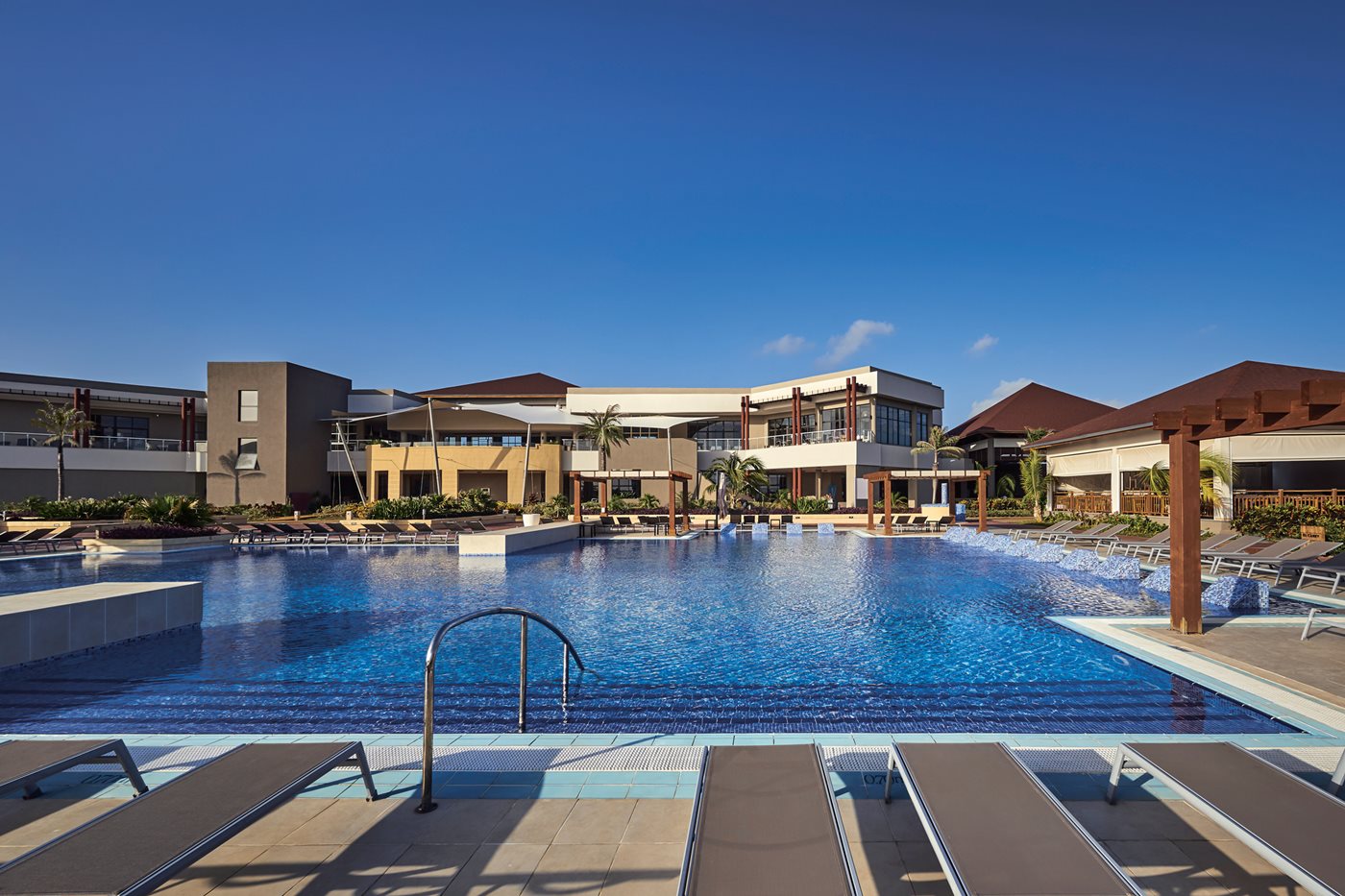 Pullman-Pool-001