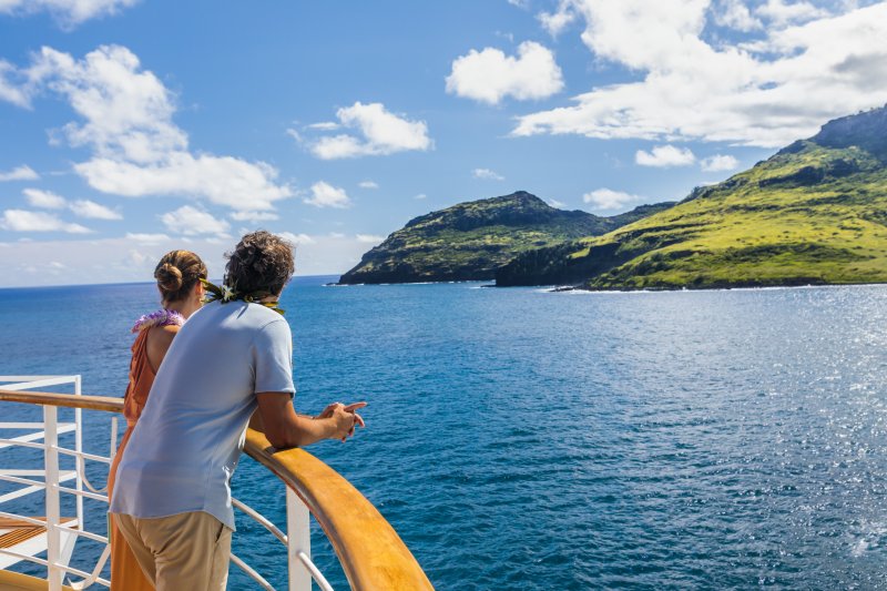 ncl_Hawaii_couple_deck_Maui_Lei