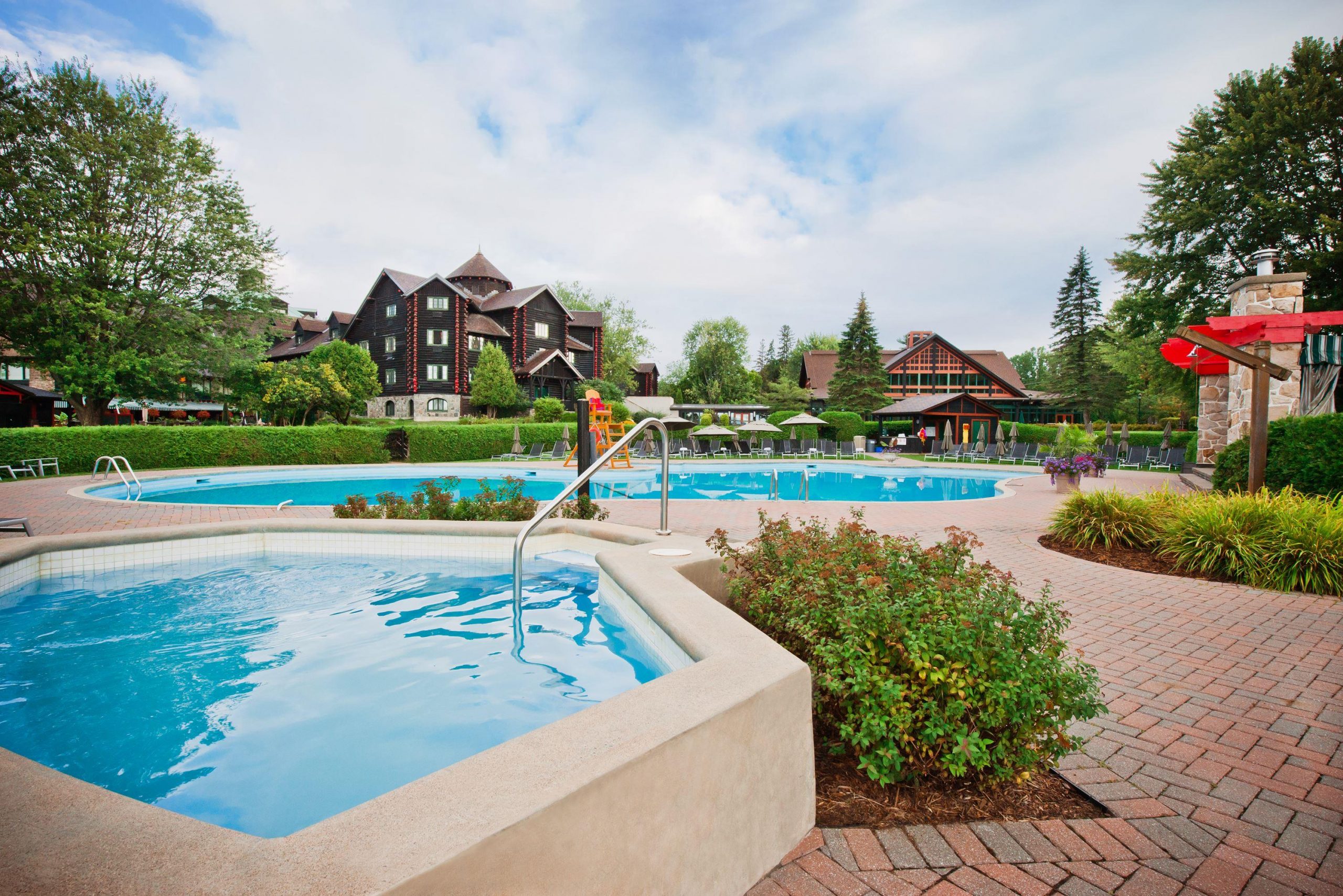Outdoor_Pool_518605_high