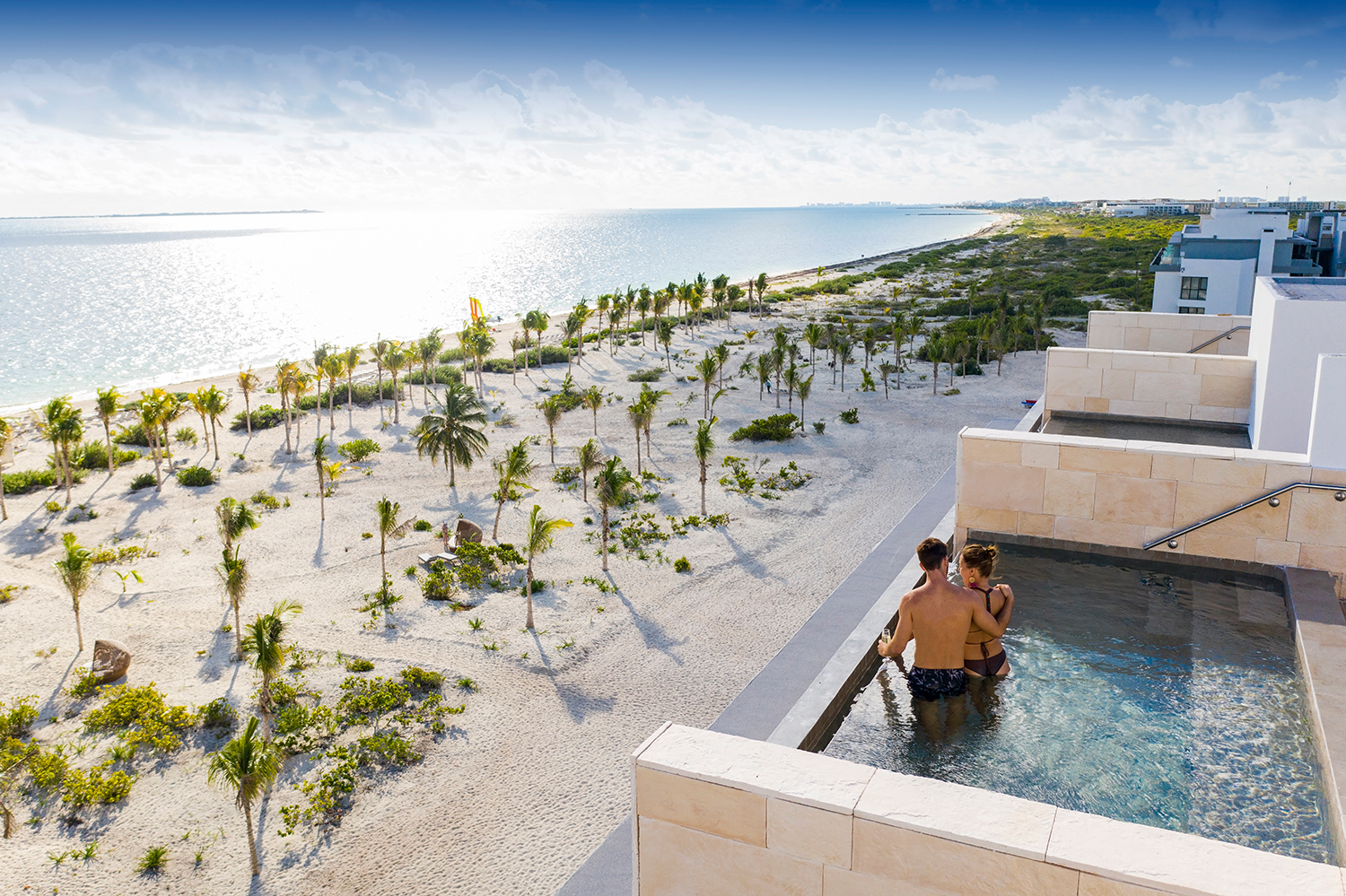 MECM_Elegance-Club-Plunge-Pool-Suite_couple-2