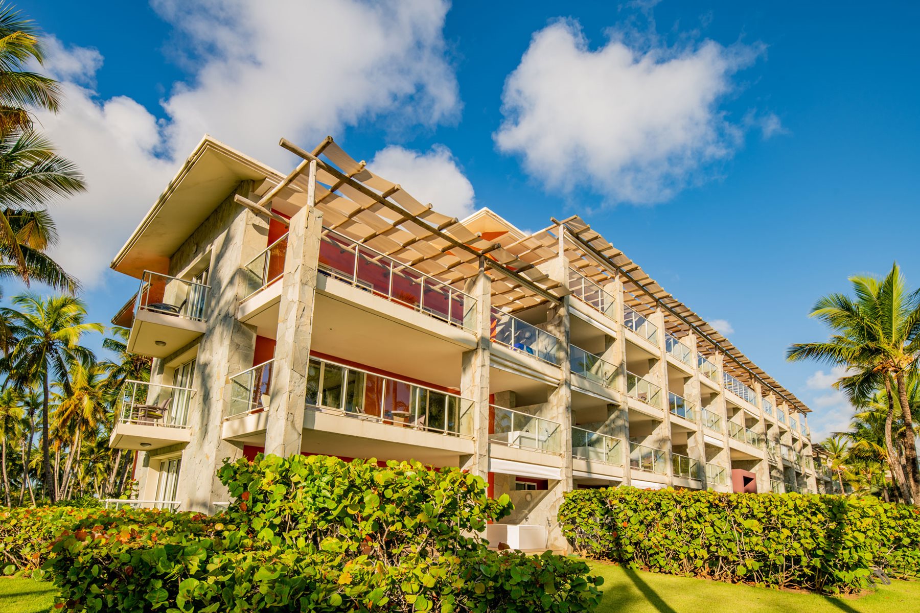 PUJ-Barcelo-Bavaro-Palace-Ground-001