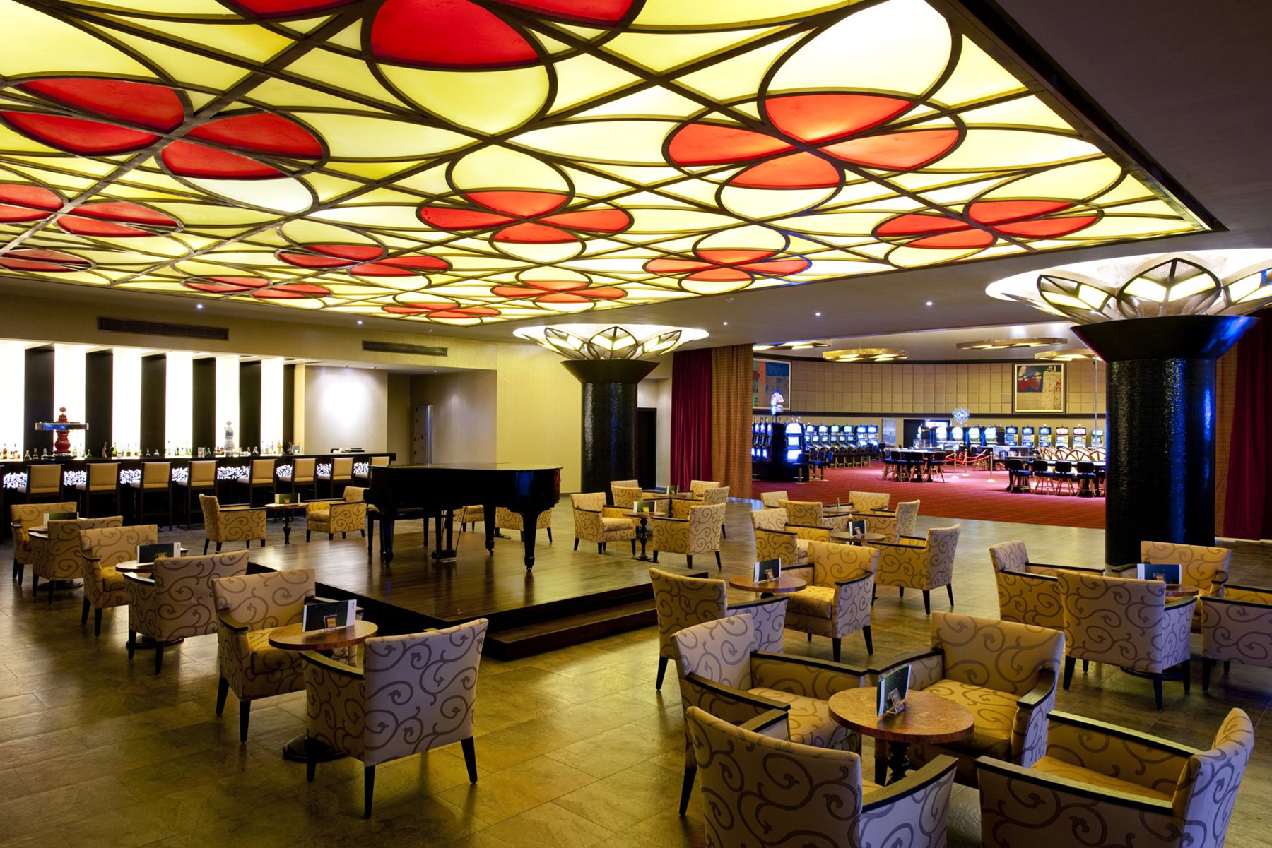 PUJ_BarcBavPalaceDlx_Bar_006_CasinoBar