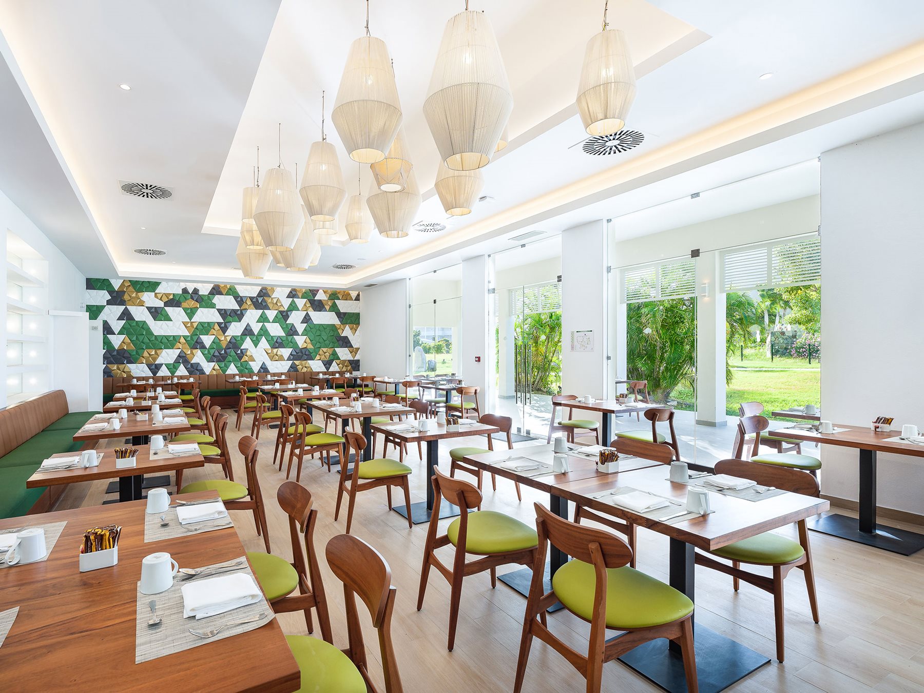 SXM-Secrets-St-Martin-Resort-Spa-Restaurant-Market-Cafe-001