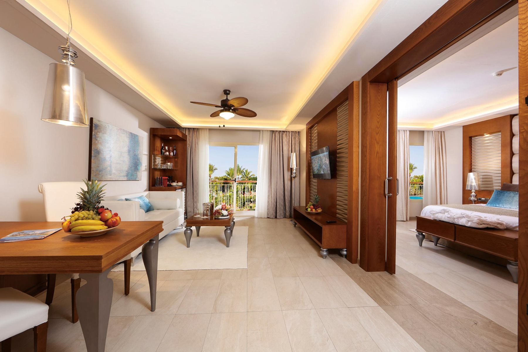 AnyConv.com__Majestic-Mirage-Room-001-1-Bedroom-Suite-Jacuzzi