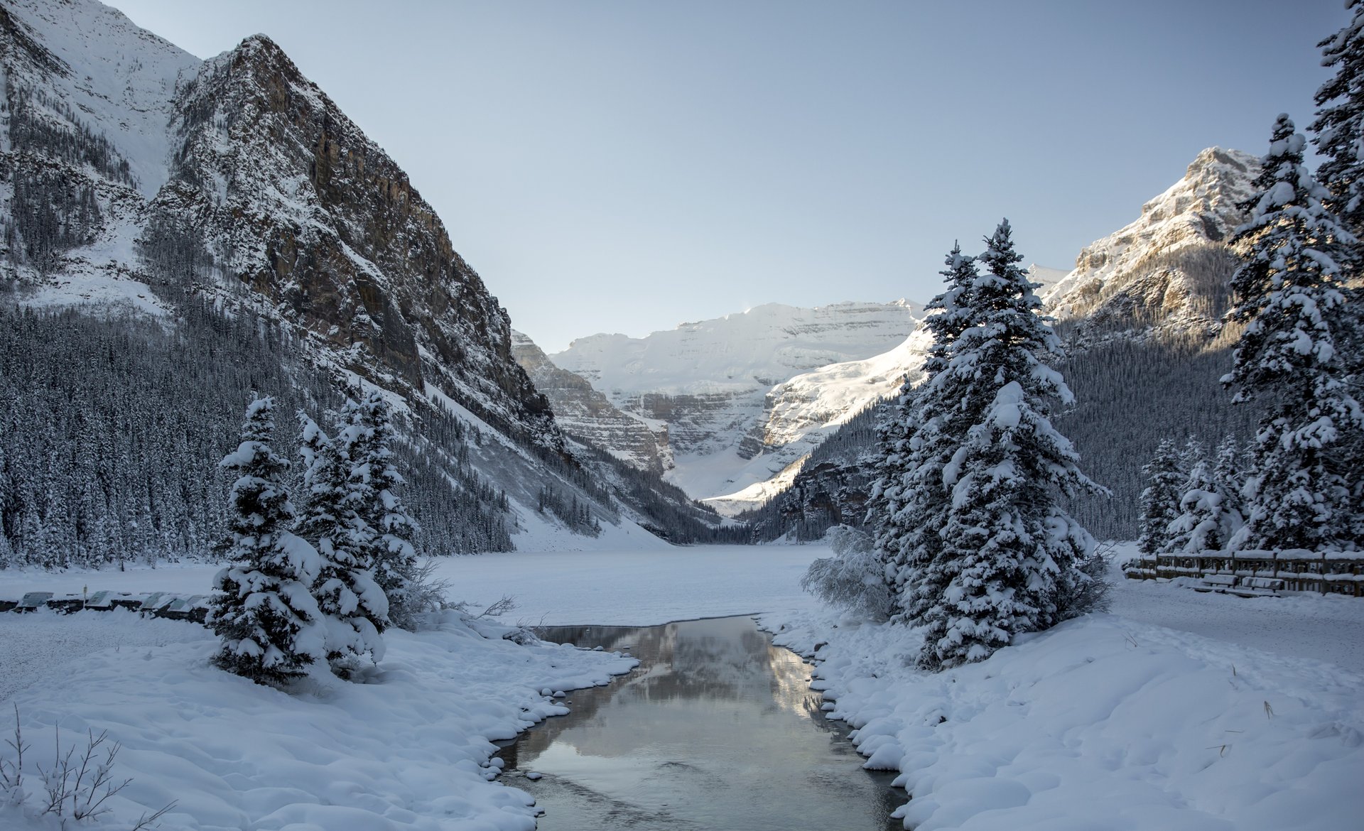 Destination_Winter_LakeLouise_NoelHendrickson_001-large