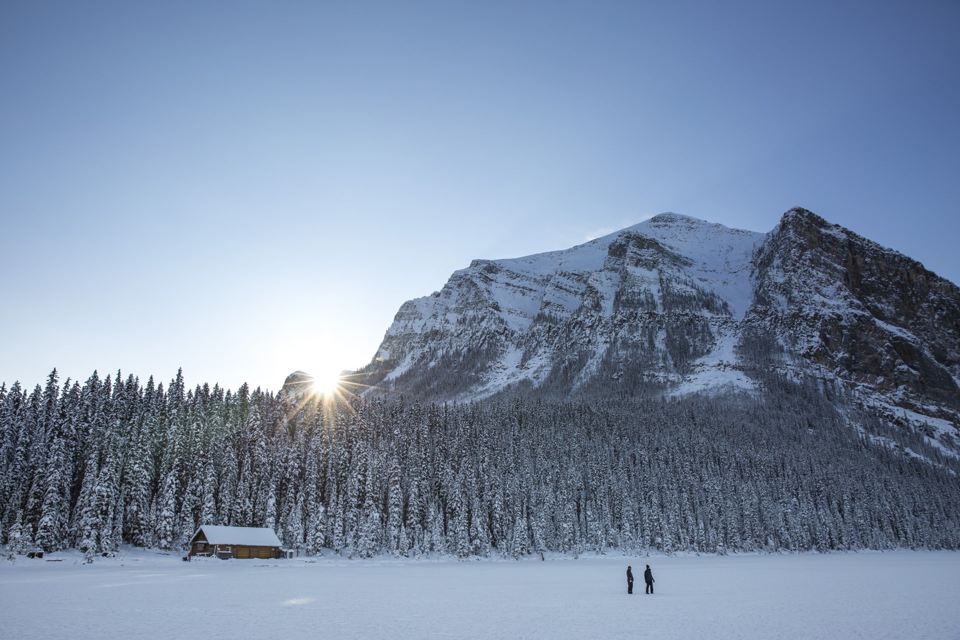 Destination_Winter_LakeLouise_NoelHendrickson_002-large