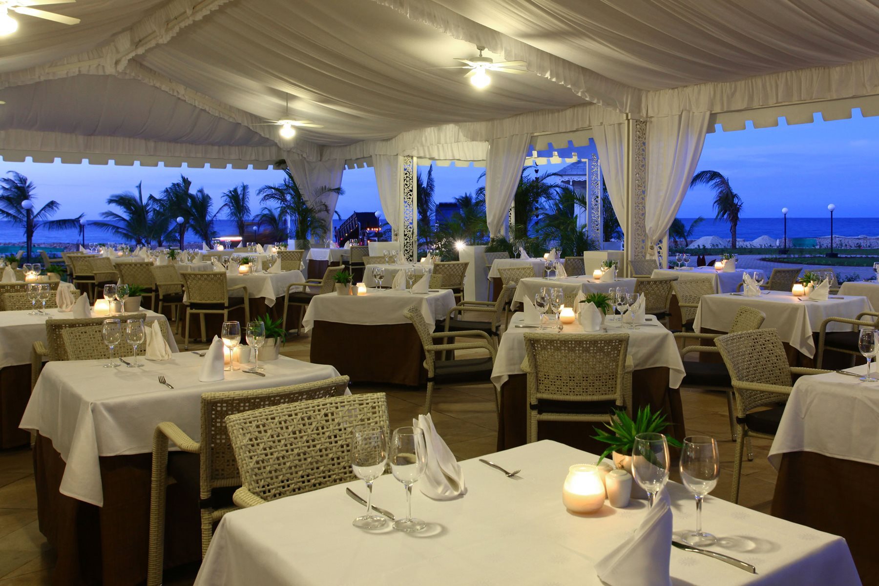 MBJ-Bahia-Principe-Luxury-Runaway-Bay-Resto-Las-Olas-001