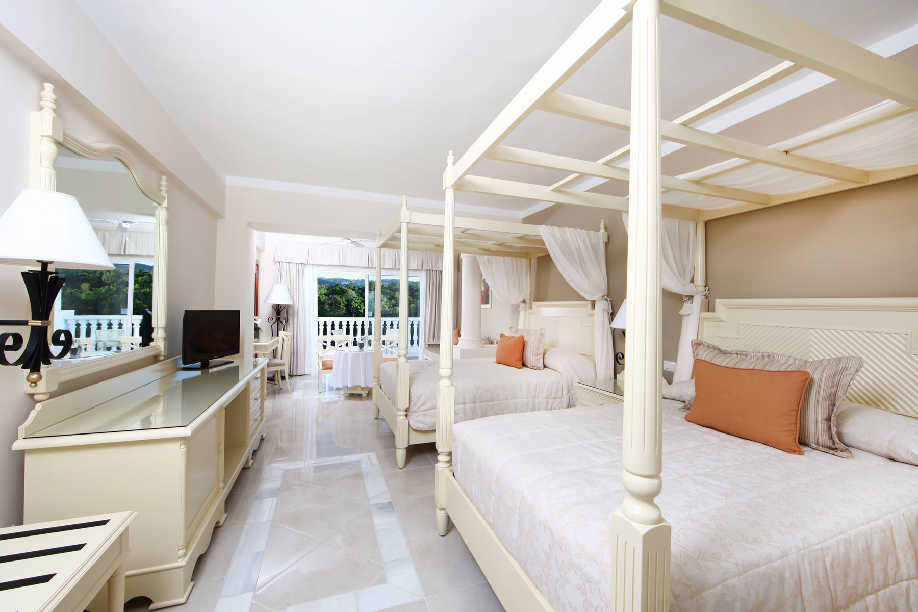 MBJ-Bahia-Principe-Luxury-Runaway-Bay-Room-Junior-Suite-Deluxe-002.jpg