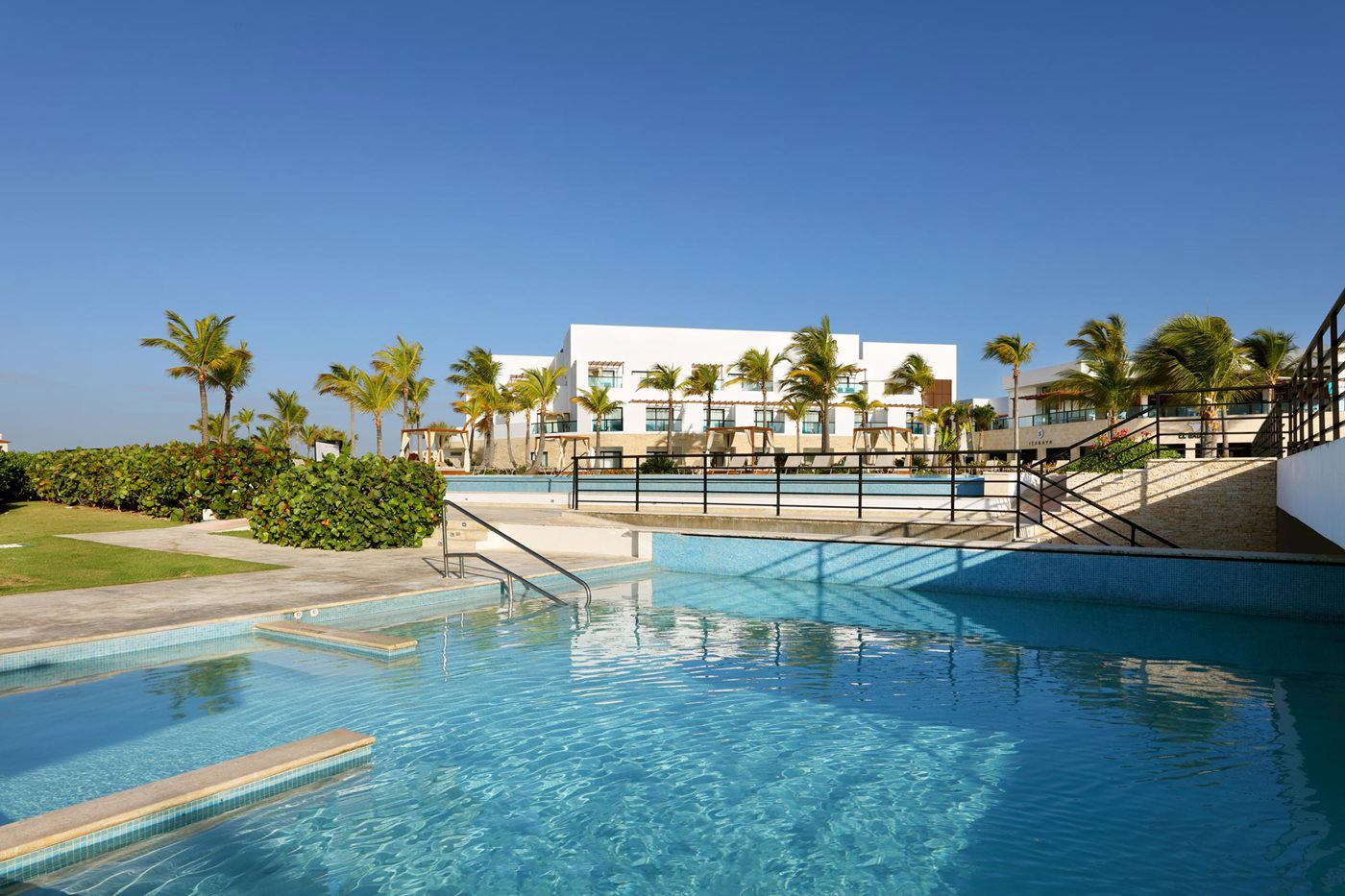PUJ-TRS-Cap-Cana-Pool-001 copie