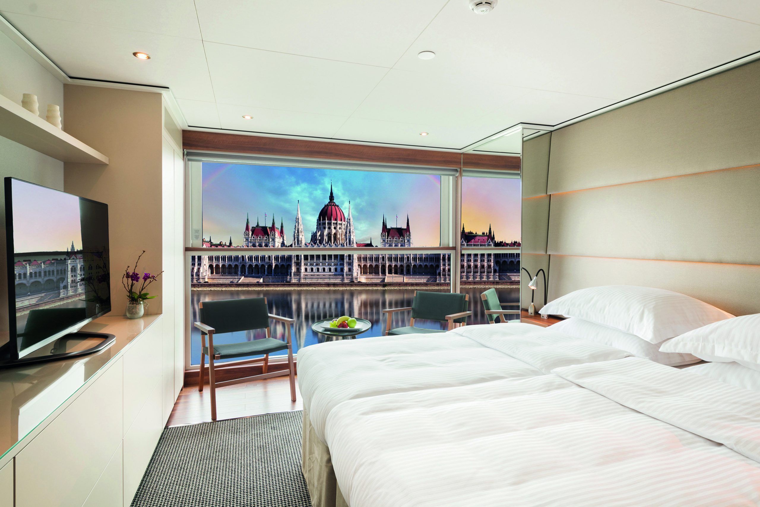EW Panorama Balcony Suite_Budapest