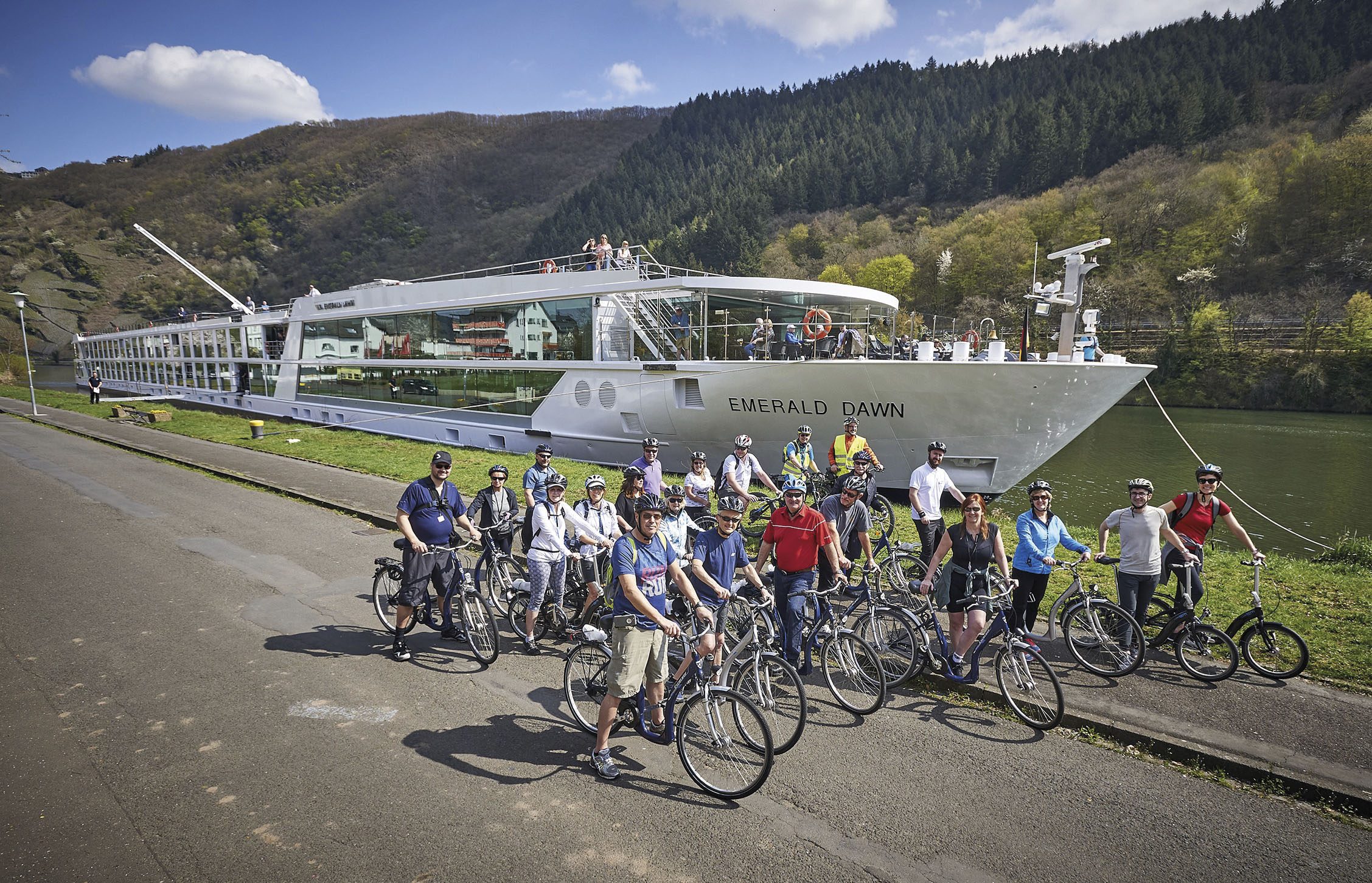 EmeraldCruises_GleamContestUGC_River_Excursion_E-Bike_Guest_EmeraldDawn (1)