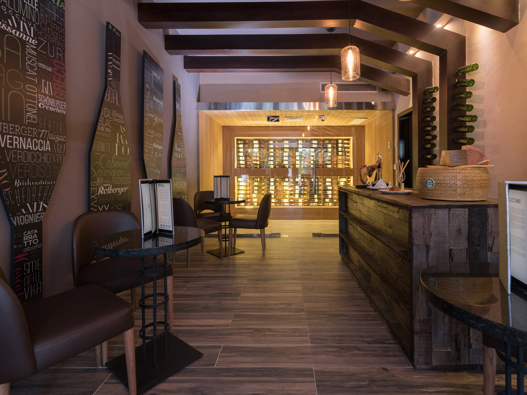 Emotions-Beach-Resort-Restaurant-003-Oak