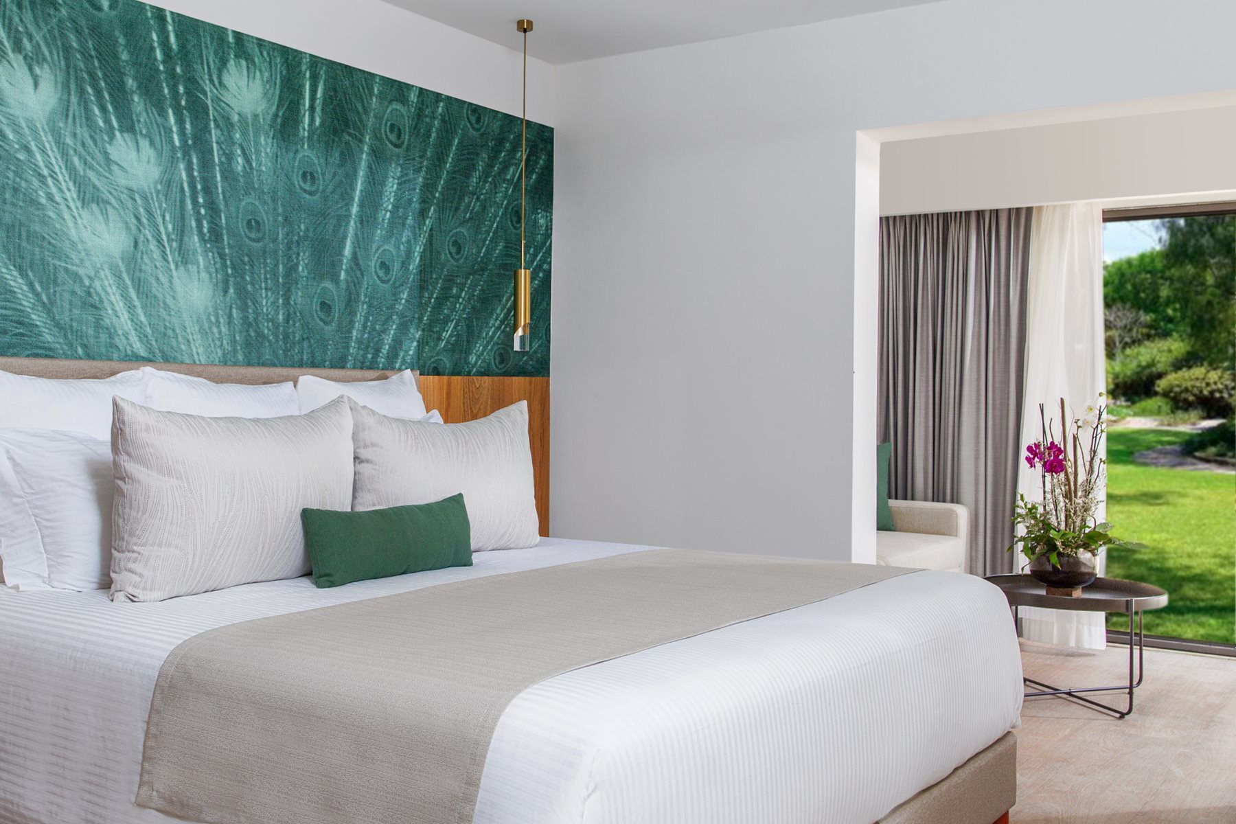 puj-dreams-flora-room-js-tv-king-rend-01