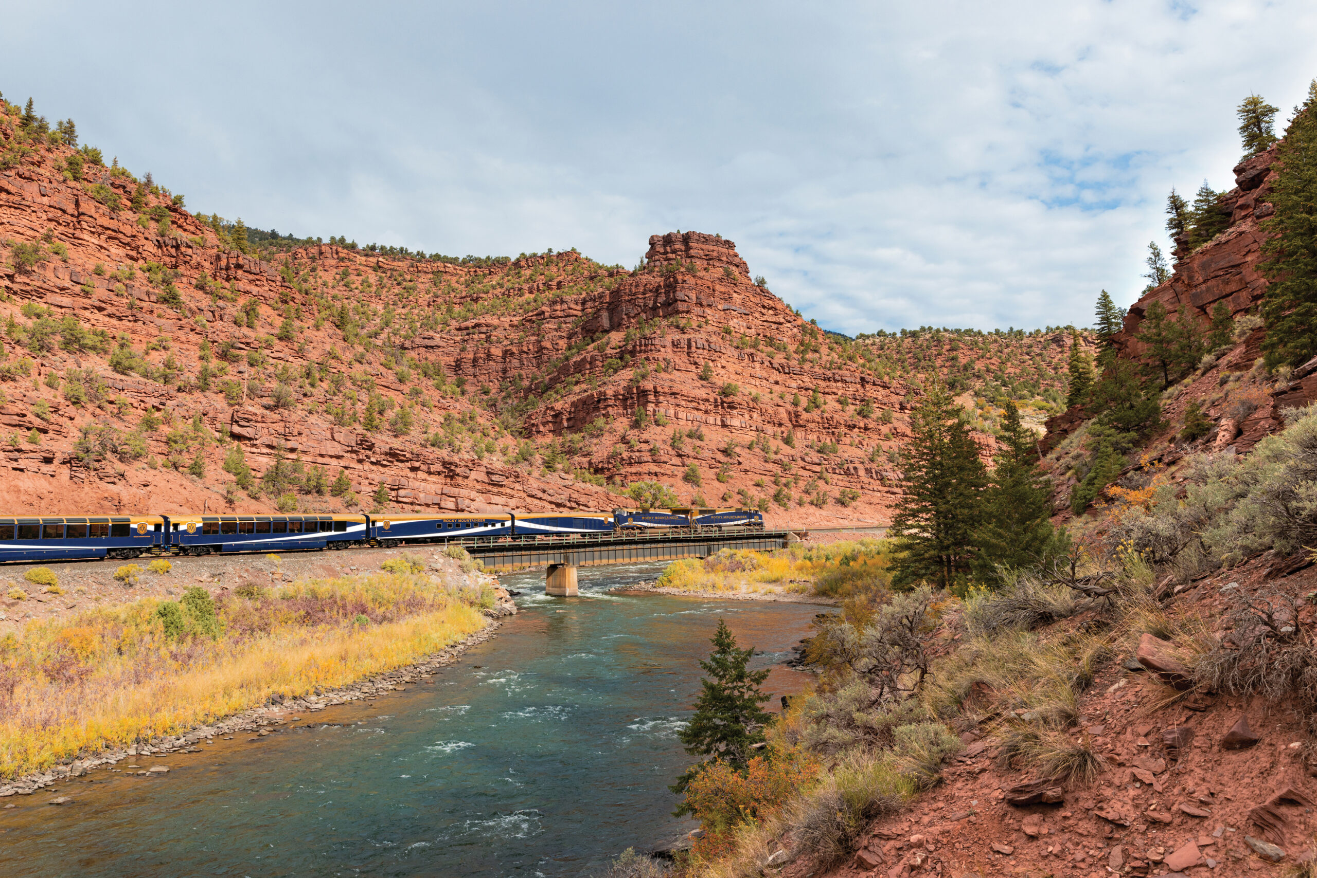 RM21_RTR_Train_Exterior_Red_Canyon_Edit (1)