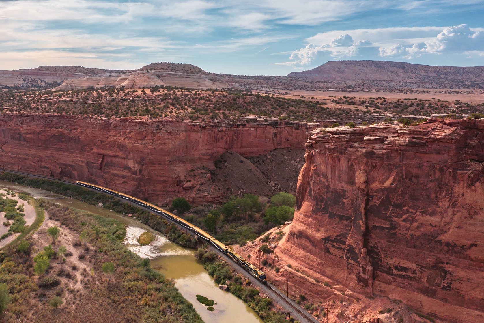 RM21_RTR_Train_Exterior_Ruby_Canyon_Edit (1)