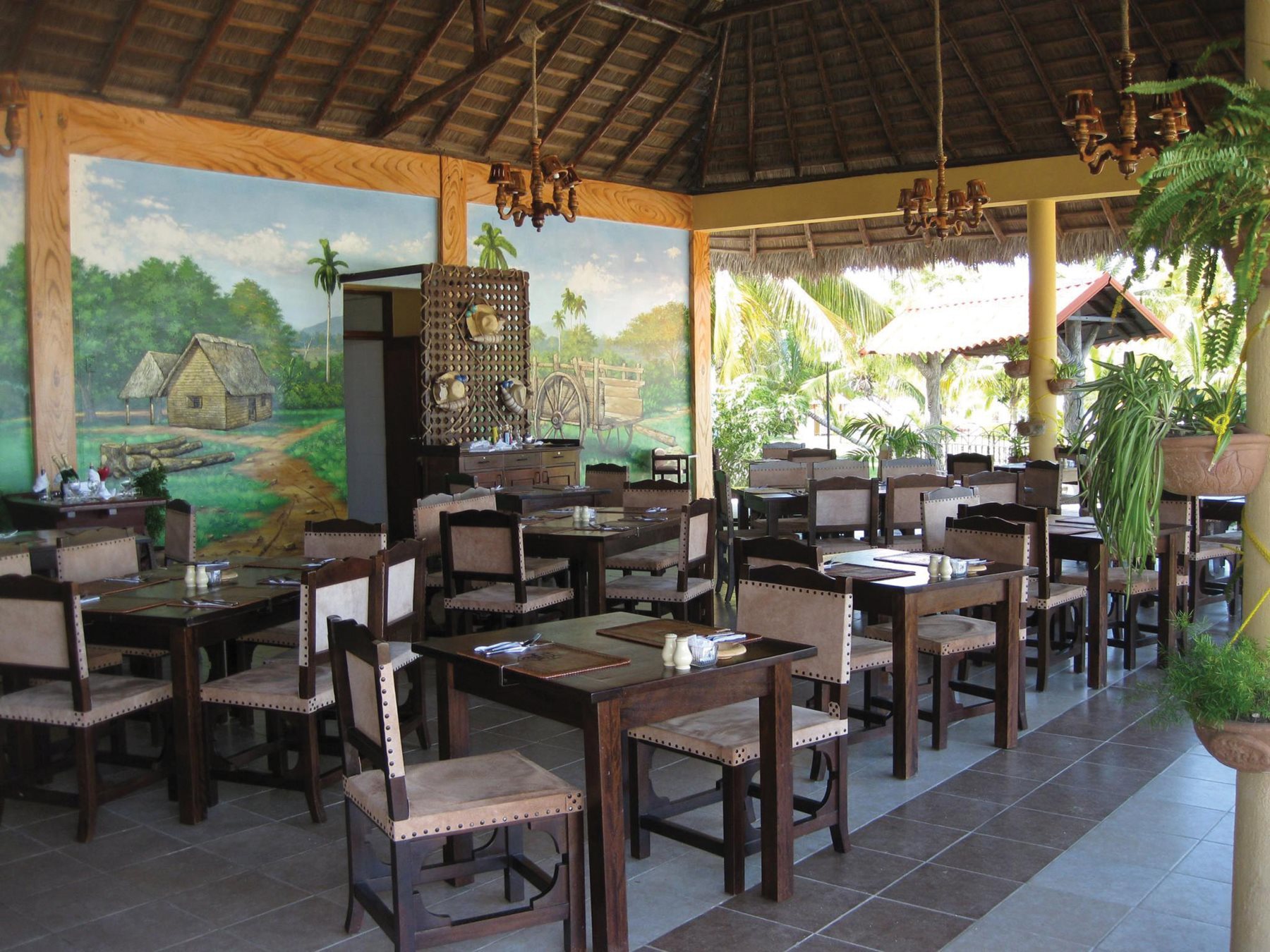 AnyConv.com__Brisas-Guardalavaca-Restaurant-005-El-Guayabero