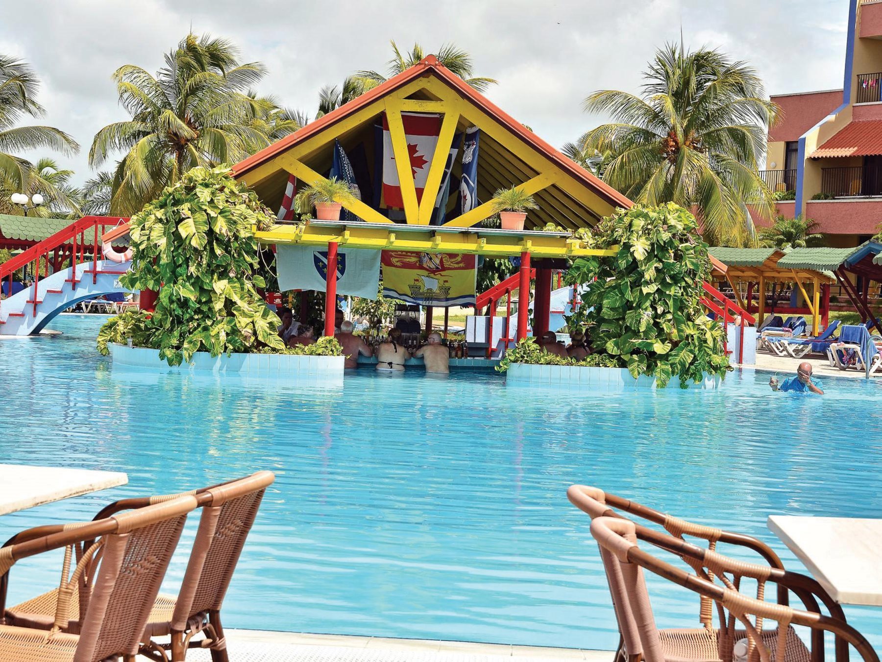AnyConv.com__HOG_Brisas_Bar_Aquabar