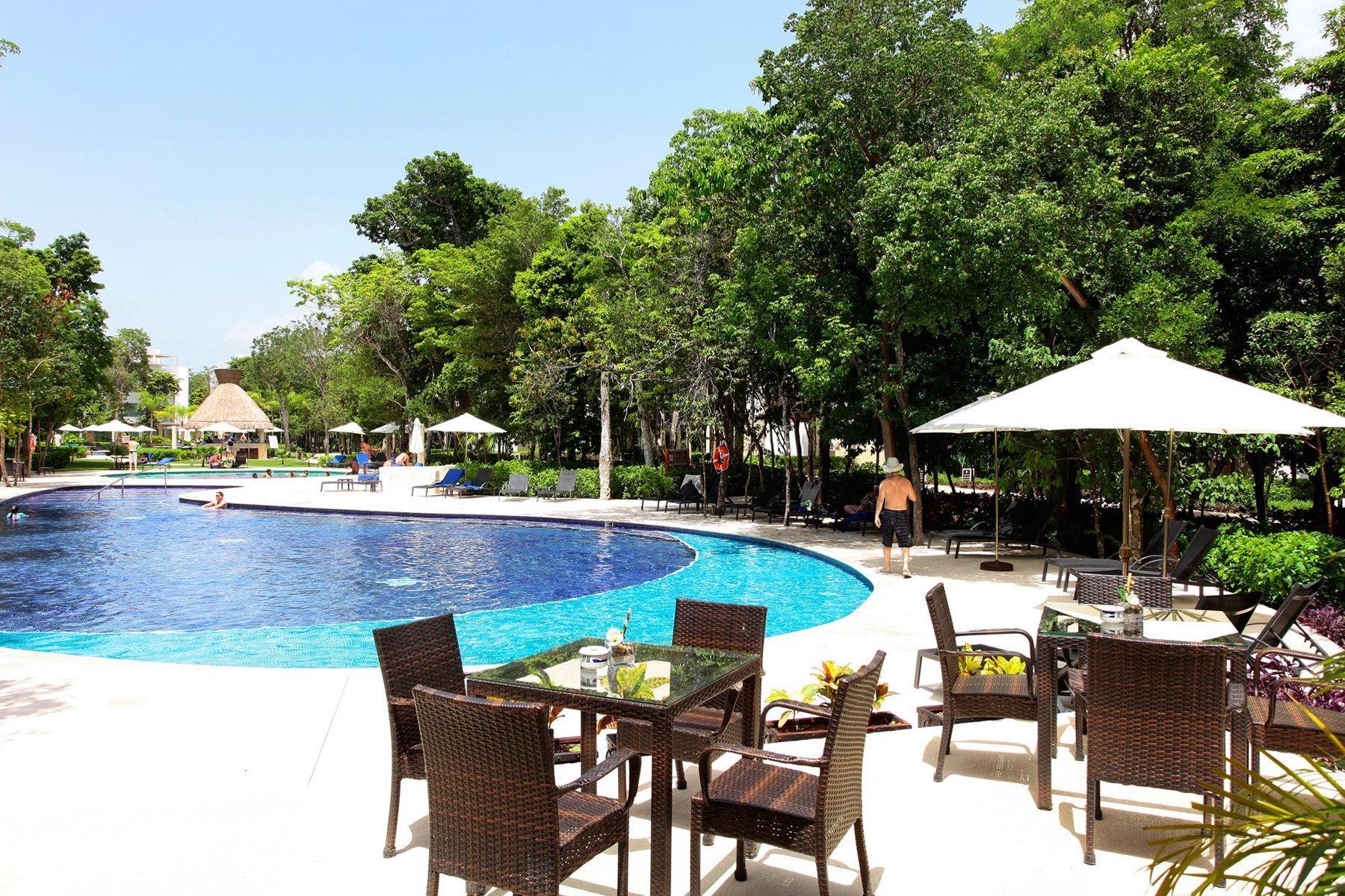 AnyConv.com__RIV_LuxuryBPSianKaan_Bar_001_pool