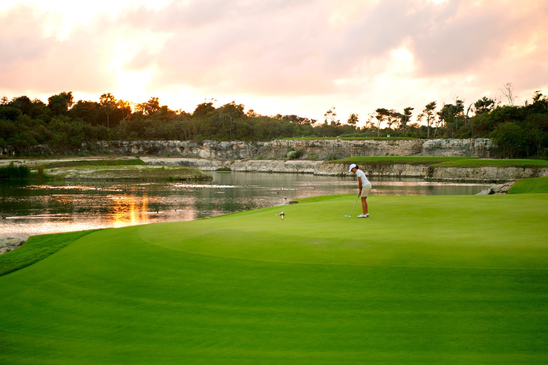 AnyConv.com__RIV_LuxuryBPSianKaan_Golf_002