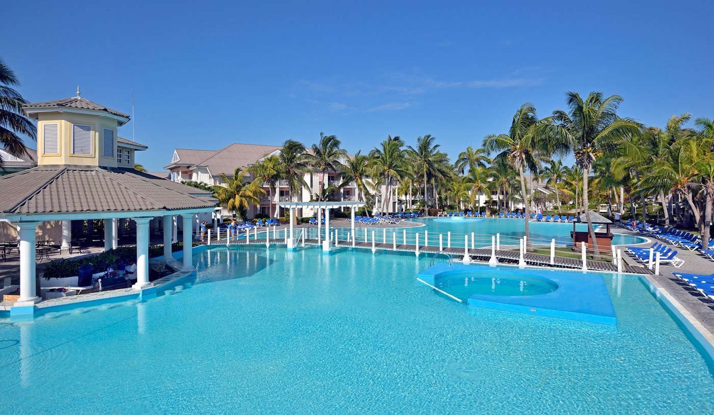 AnyConv.com__VRA_MeliaPeninsula_Pool_001 (1)