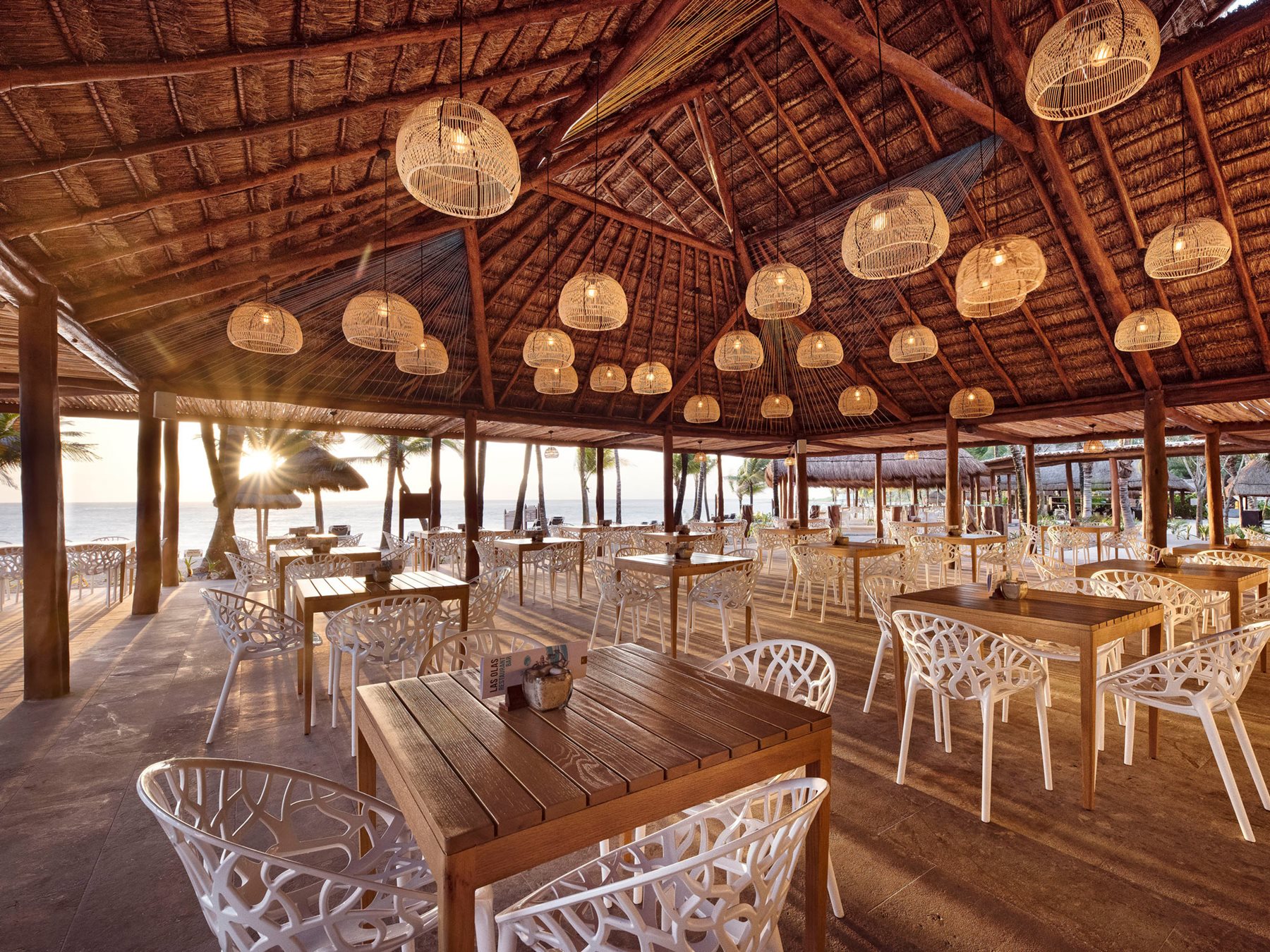 Grand-Palladium-Colonial-Restaurant-001-Beach
