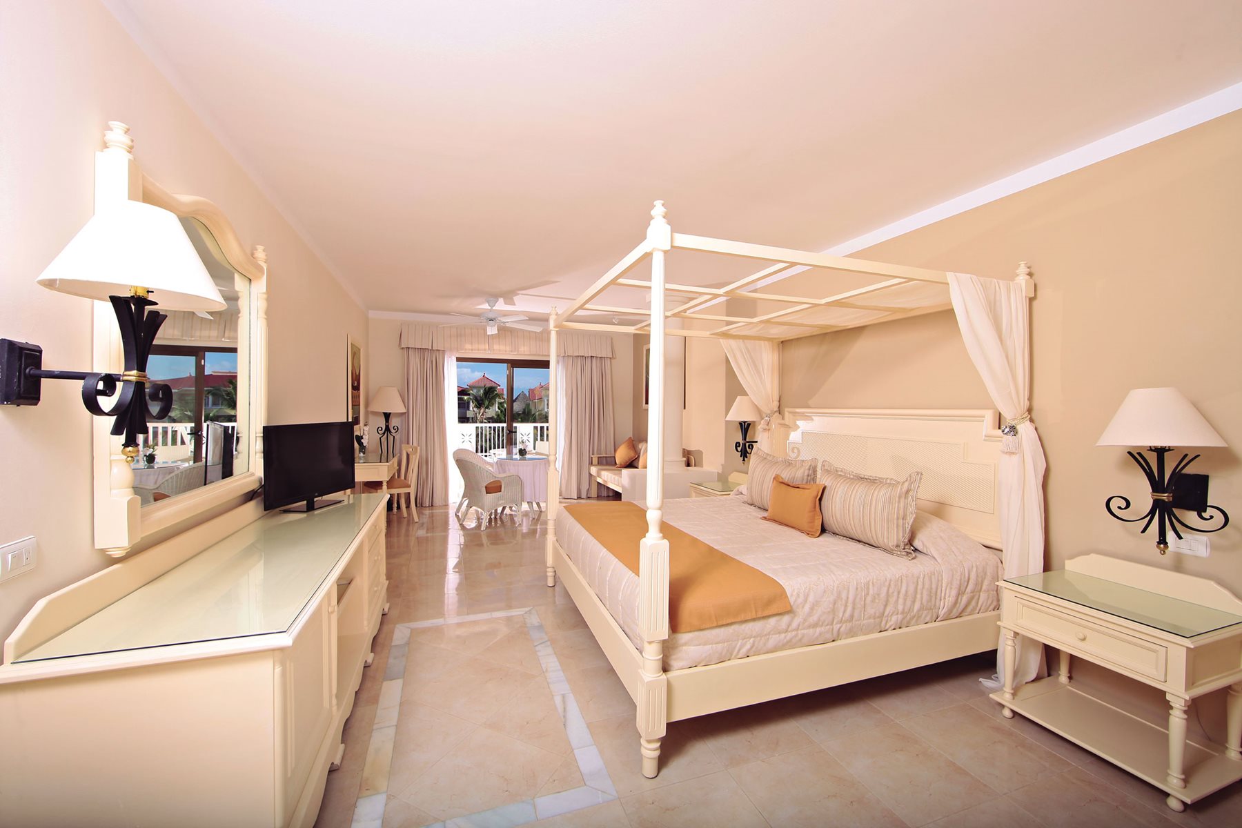 PUJ-Bahia-Principe-Grand-Aquamarine-Room-Junior-Suite-Superior-001