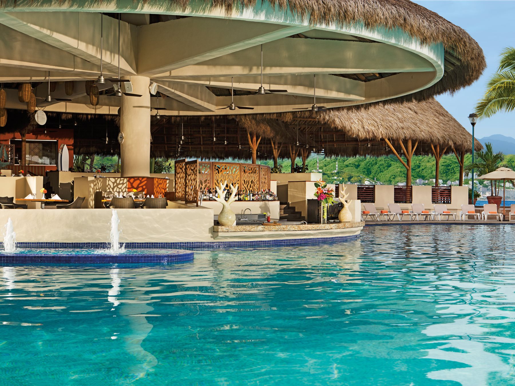 Sunscape-Puerto-Vallarta-Bar-001-Manatees